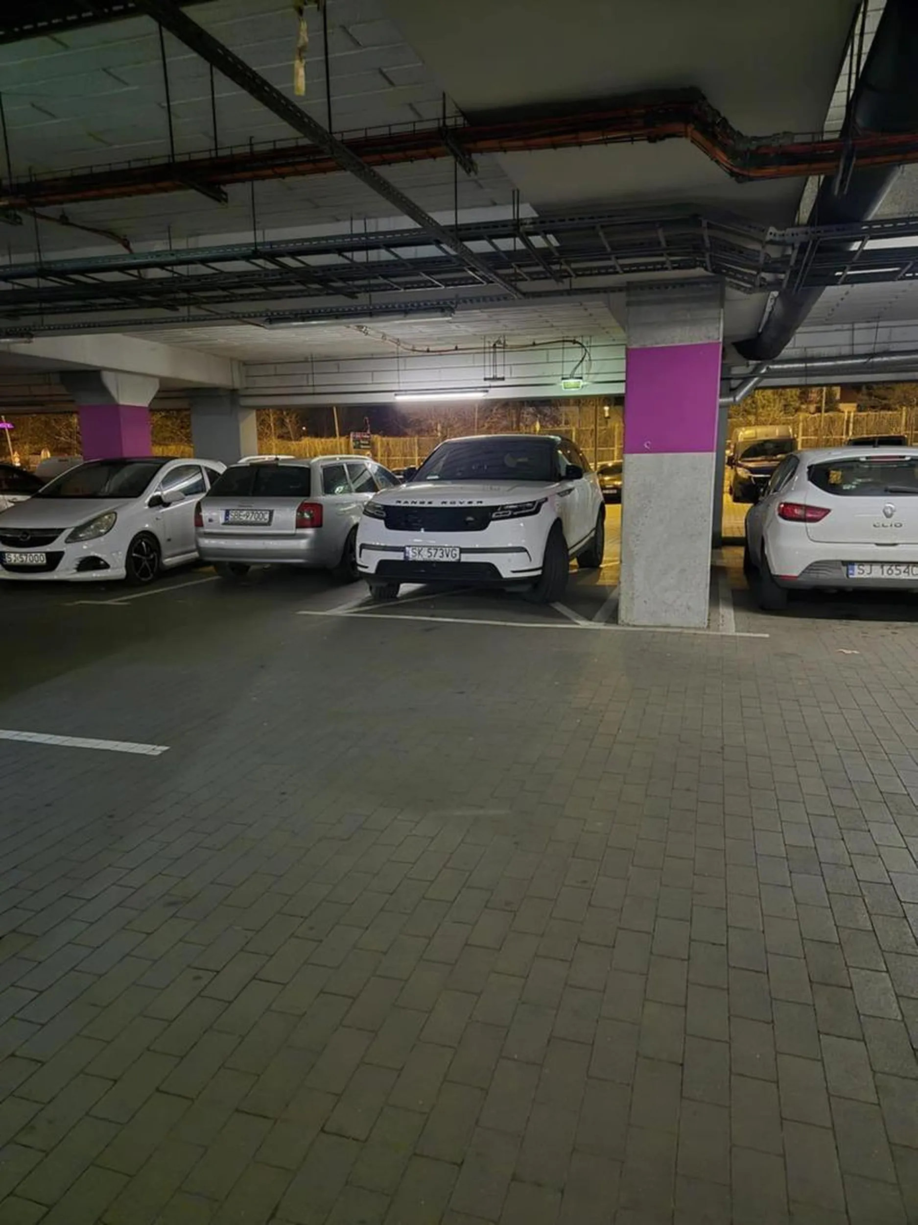 Tu nie ma miejsca do parkowania.