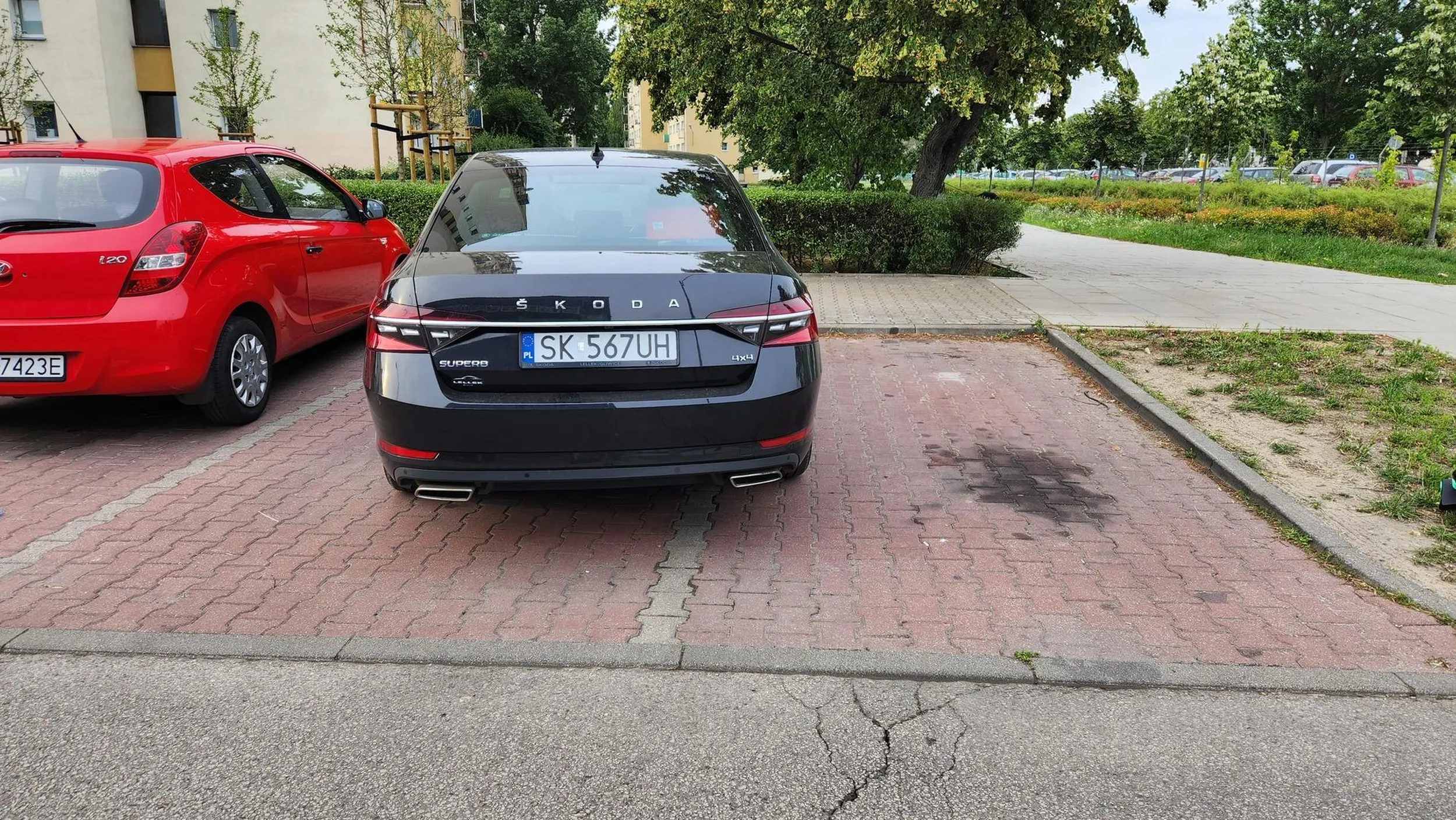 Jaśnie pan słoik nie wie jak się parkuje w mieście. Masz strączku łuskany szczęście że nie miałem karnych przy sobie.