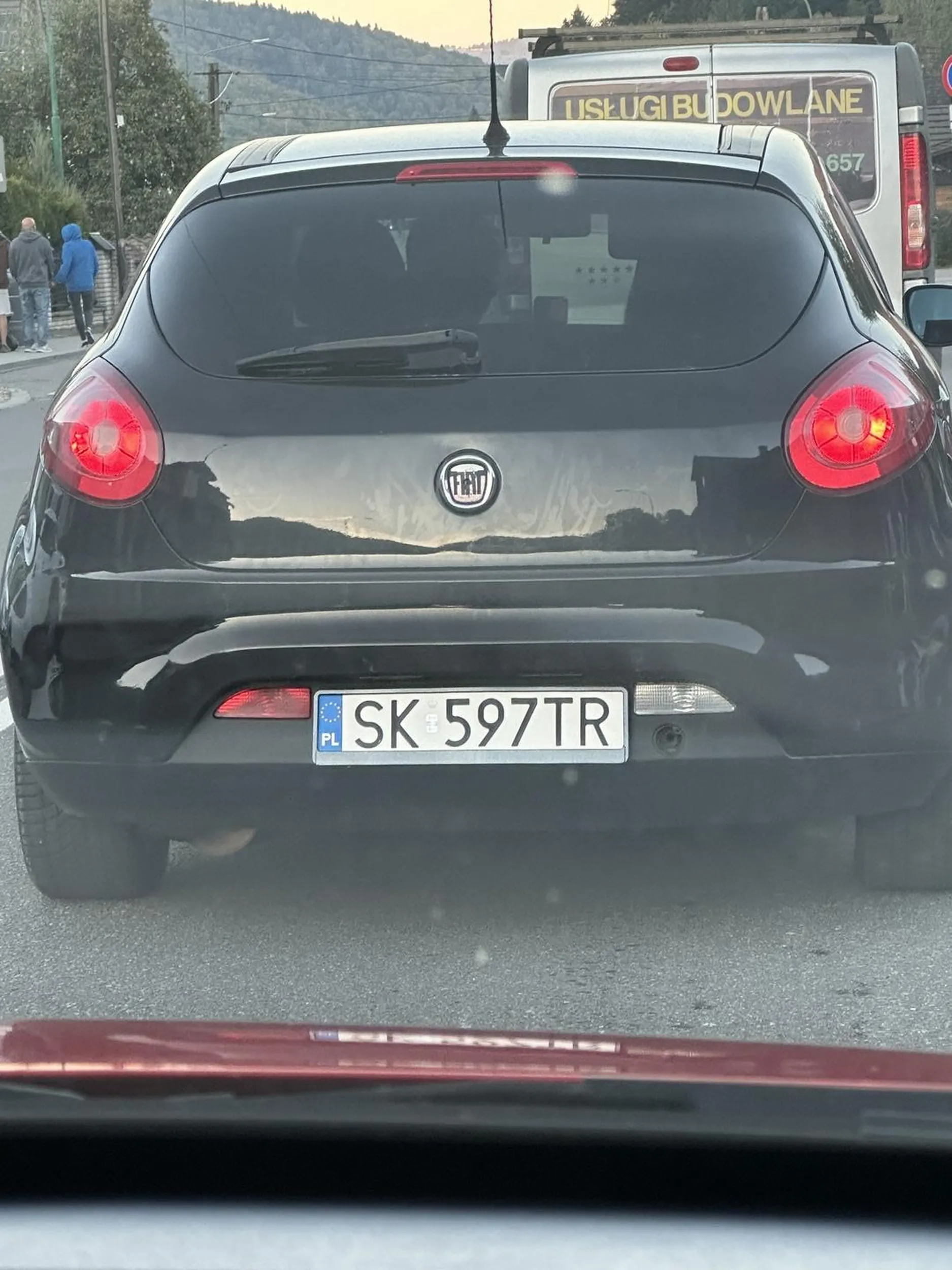 Wyprzedzanie na podwójnej ciągłej cwaniakowanie i bohaterowanie w korku w Szczyrku