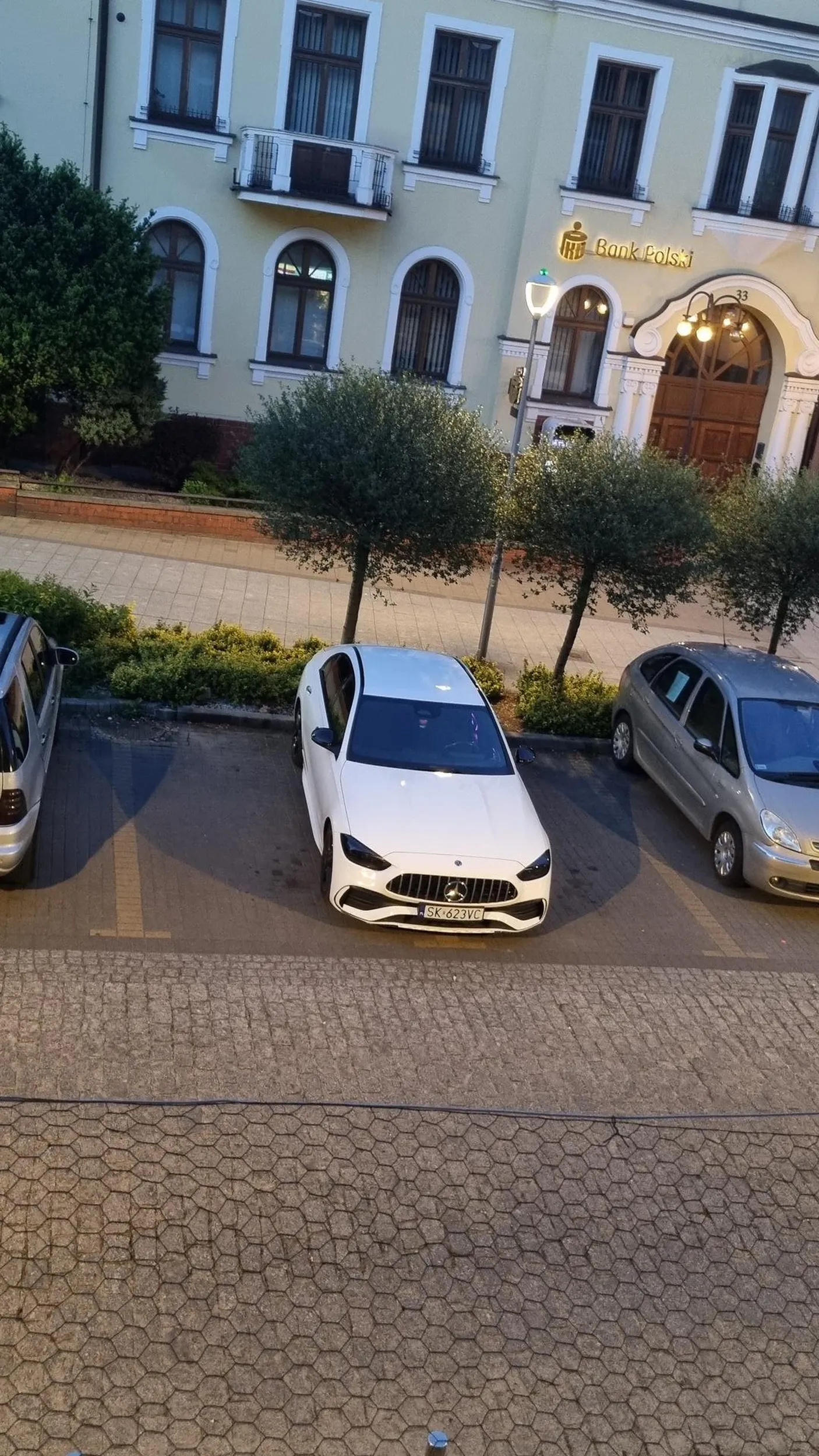 Nauka parkowania by się przydała.