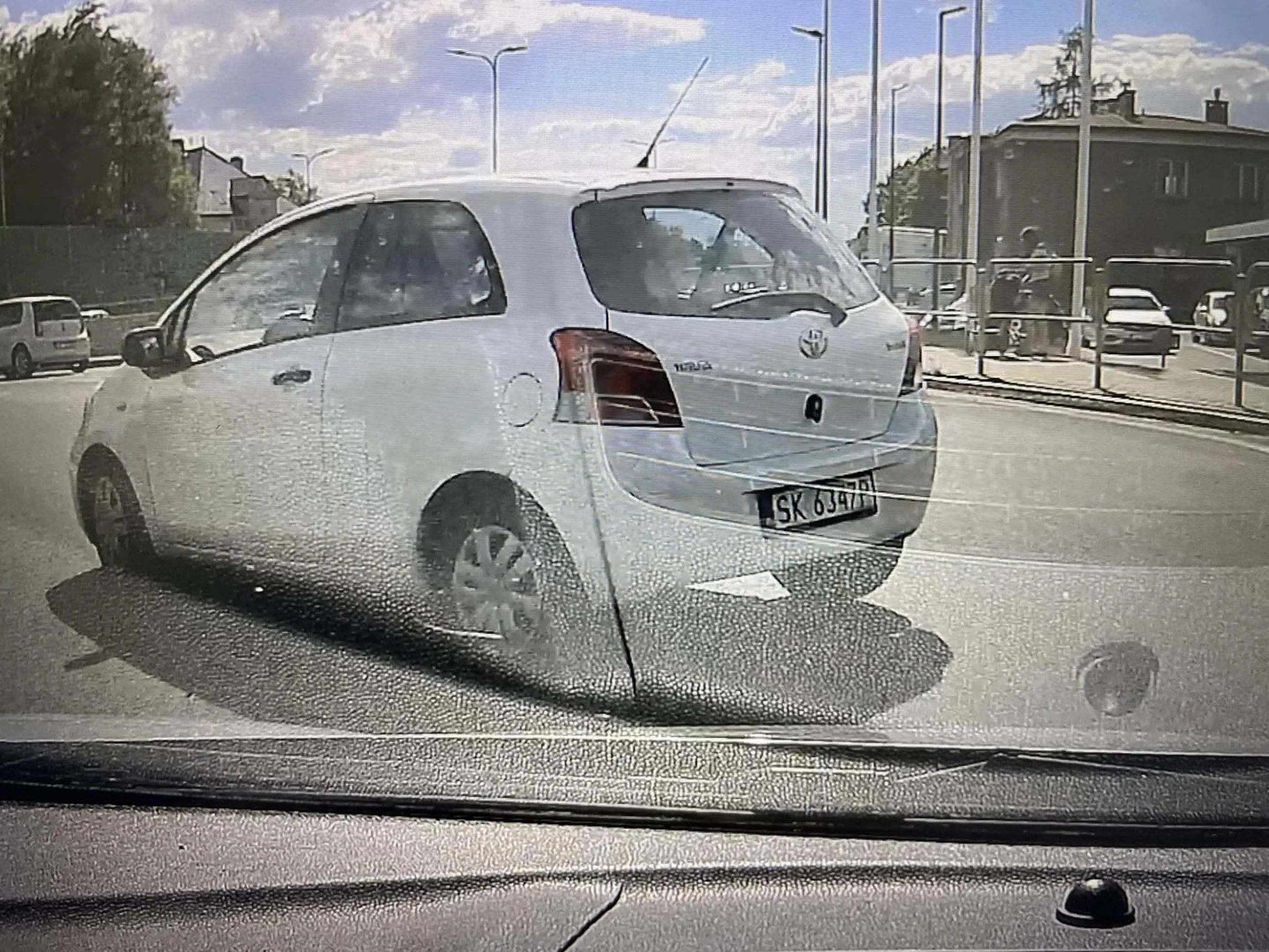 Mam cały filmik włącznie z twoją parszywa mordą jak pokazujesz faka. Módl się, bym nie poszła z tym na policję.