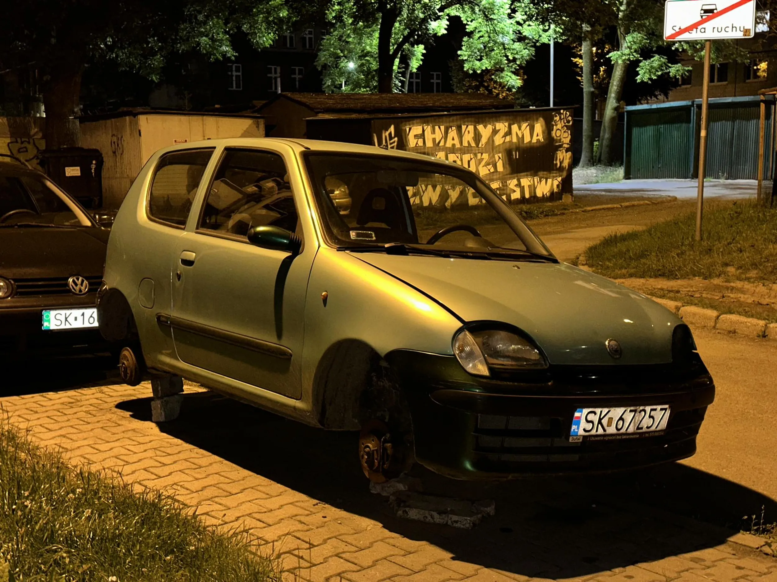 xd ktos sobie zrobil dawce i magazynek przed blokiem