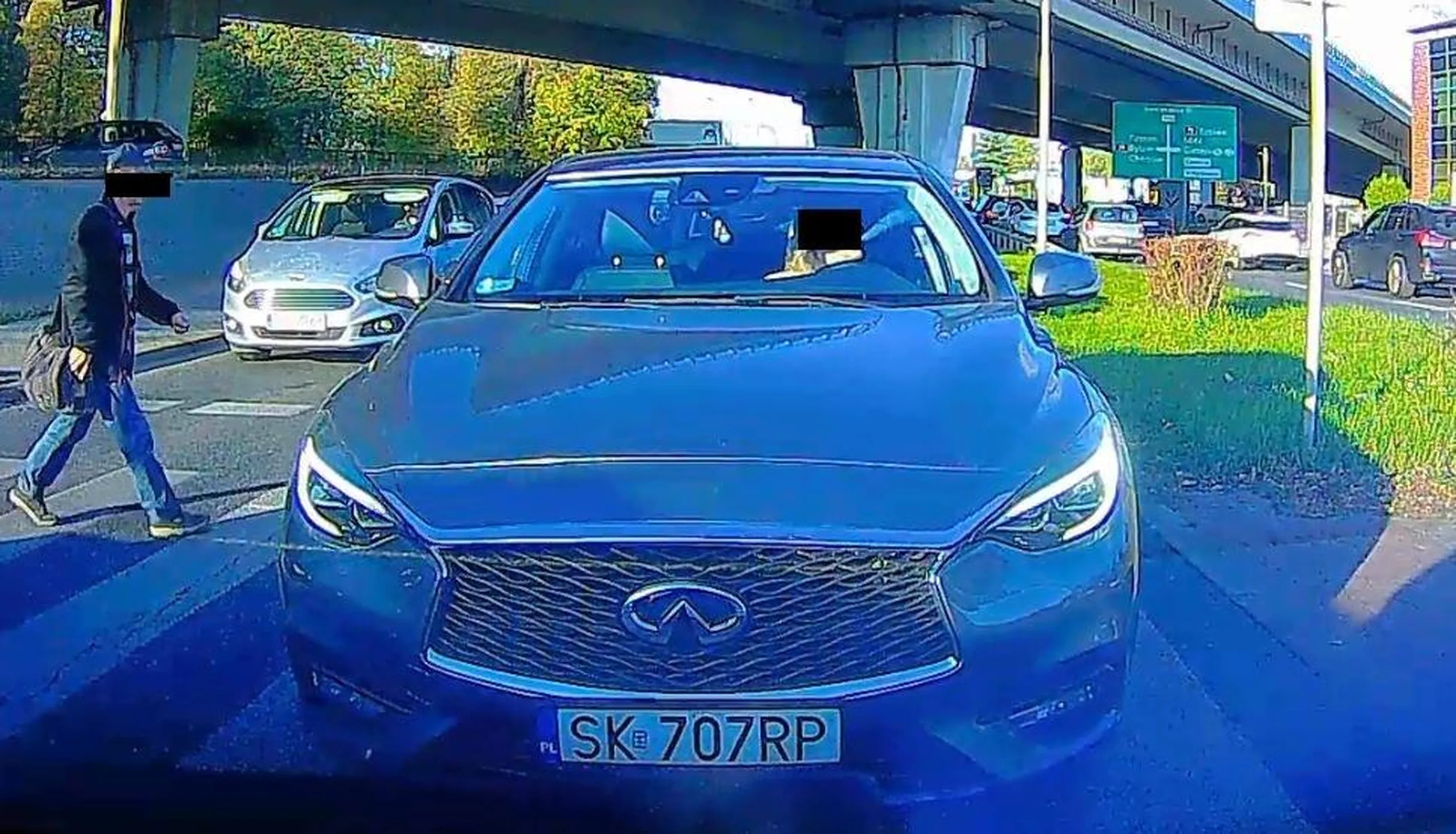 Mistrzynię kierownicy wszyscy piesi muszą omijać na przejściu.