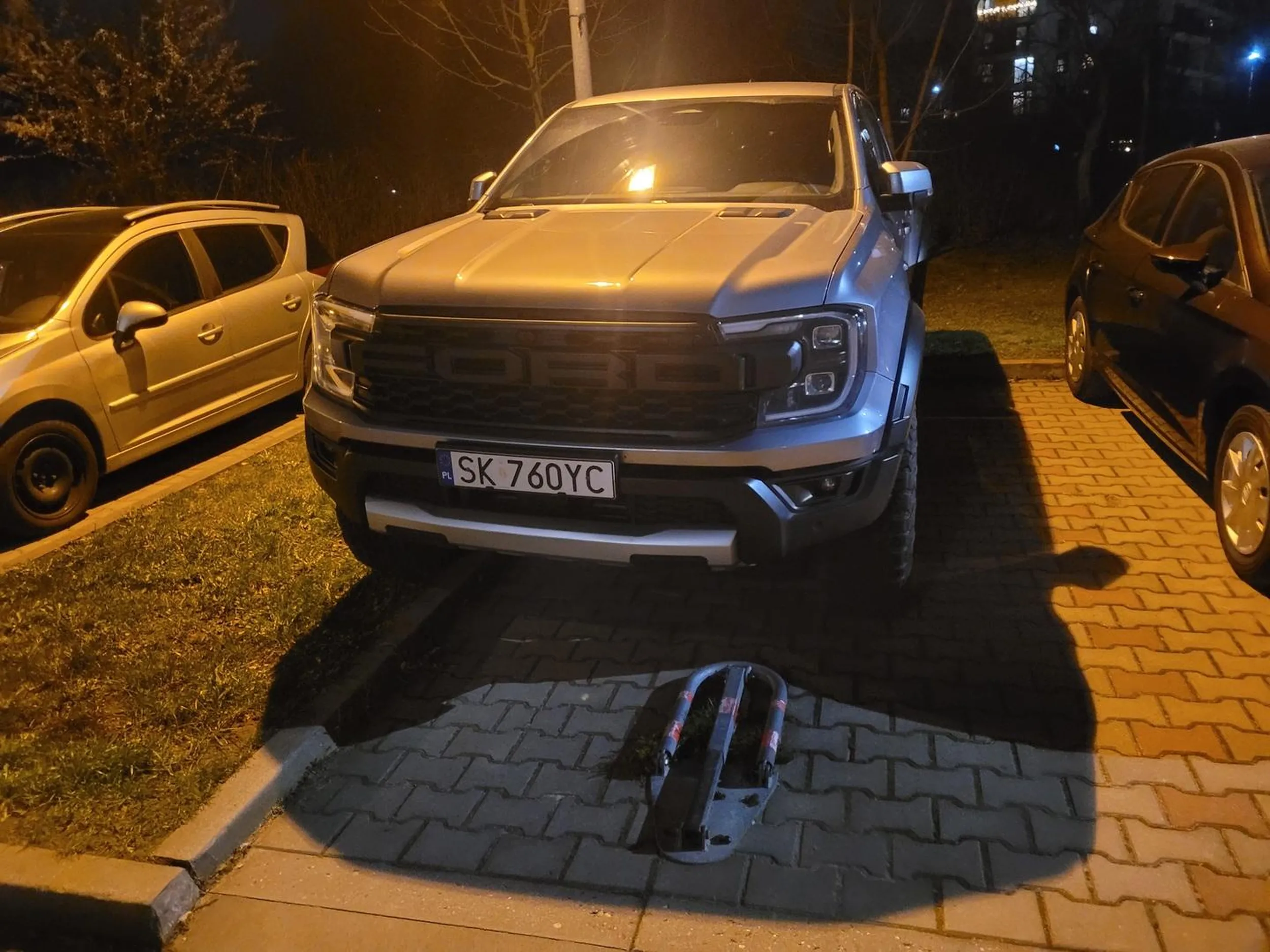 Sprawa zgłoszona do płokułatuły za zniszczenie szlabanu i zaparkowanie na prywatnym miejscu w Krakowie za ktore zaplacilem 100tys!!! xD