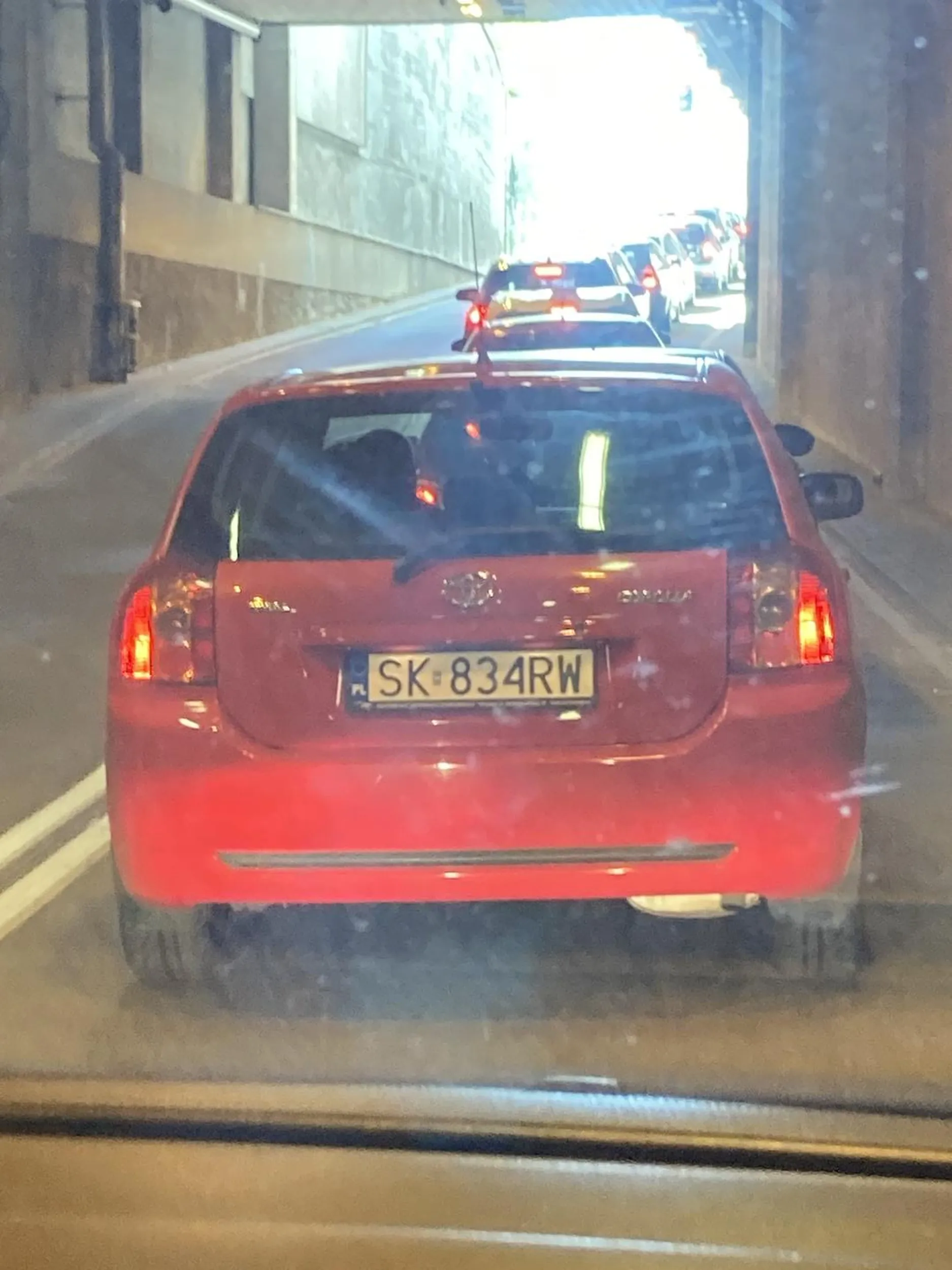 Pan pod galerią katowicką, osobie NIEPEŁNOSPRAWNEJ, wyjechał z podporządkowanej na pełnej petardzie stwarzając zagrożenie, bo ktoś śmiał jechać przepisowo. 0/10