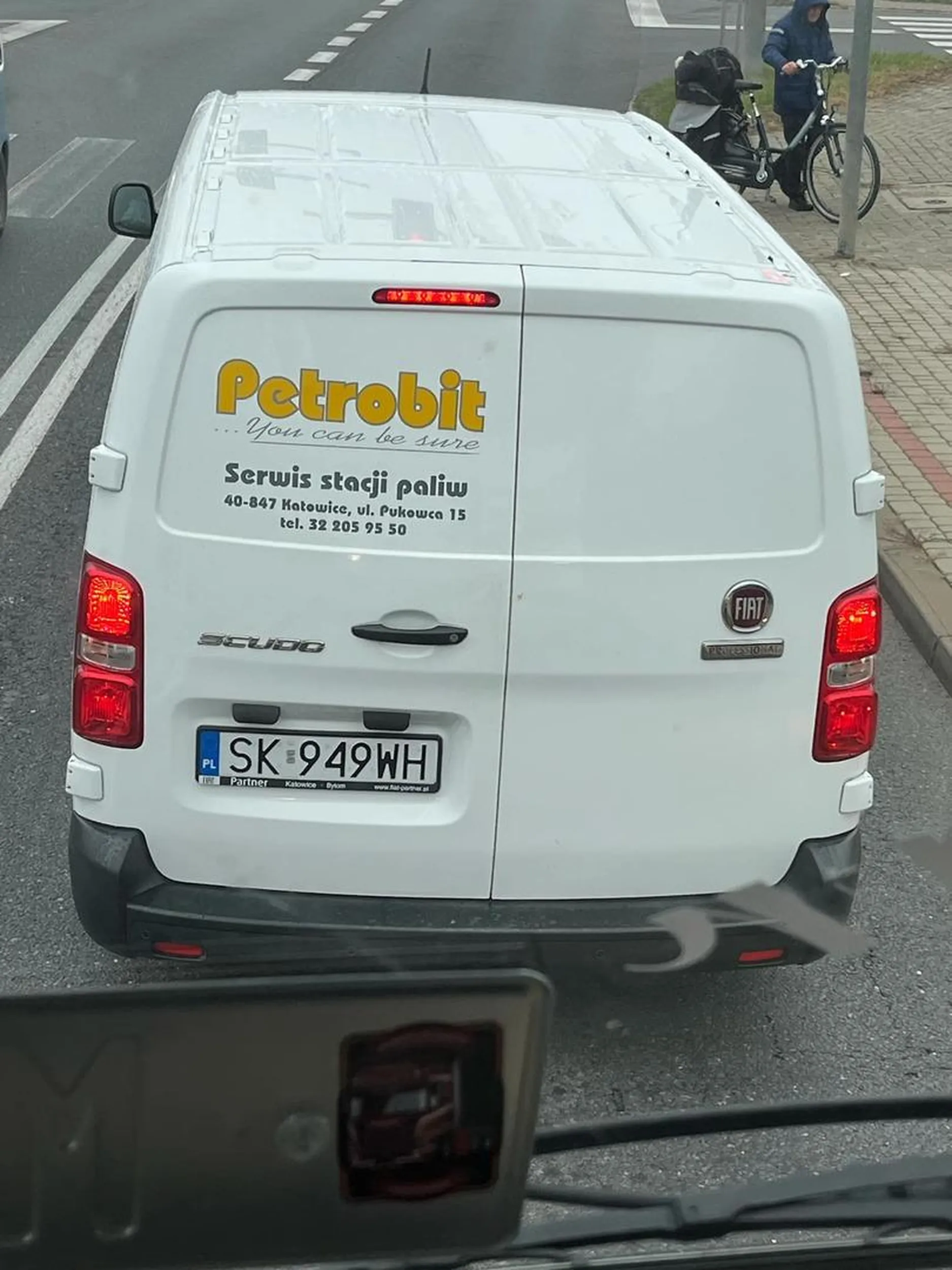 Nie polecam. Wymusza pierwszeństwo Kutas jesteś i tyle