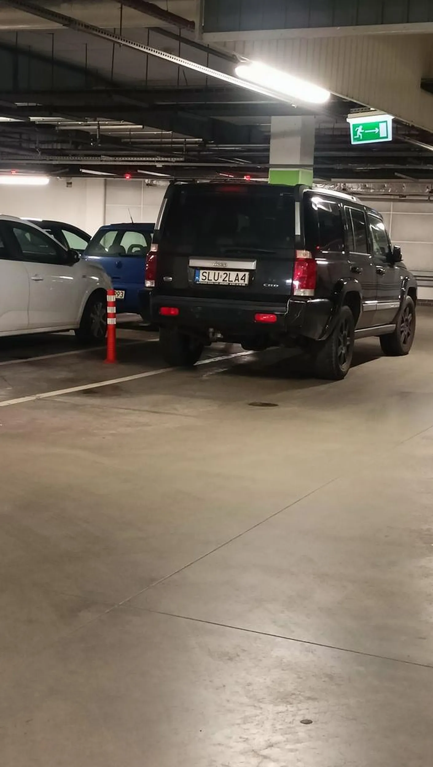 Bo po co zaparkować na miejscu jak można obok. Dwa metry bliżej do wejścia.