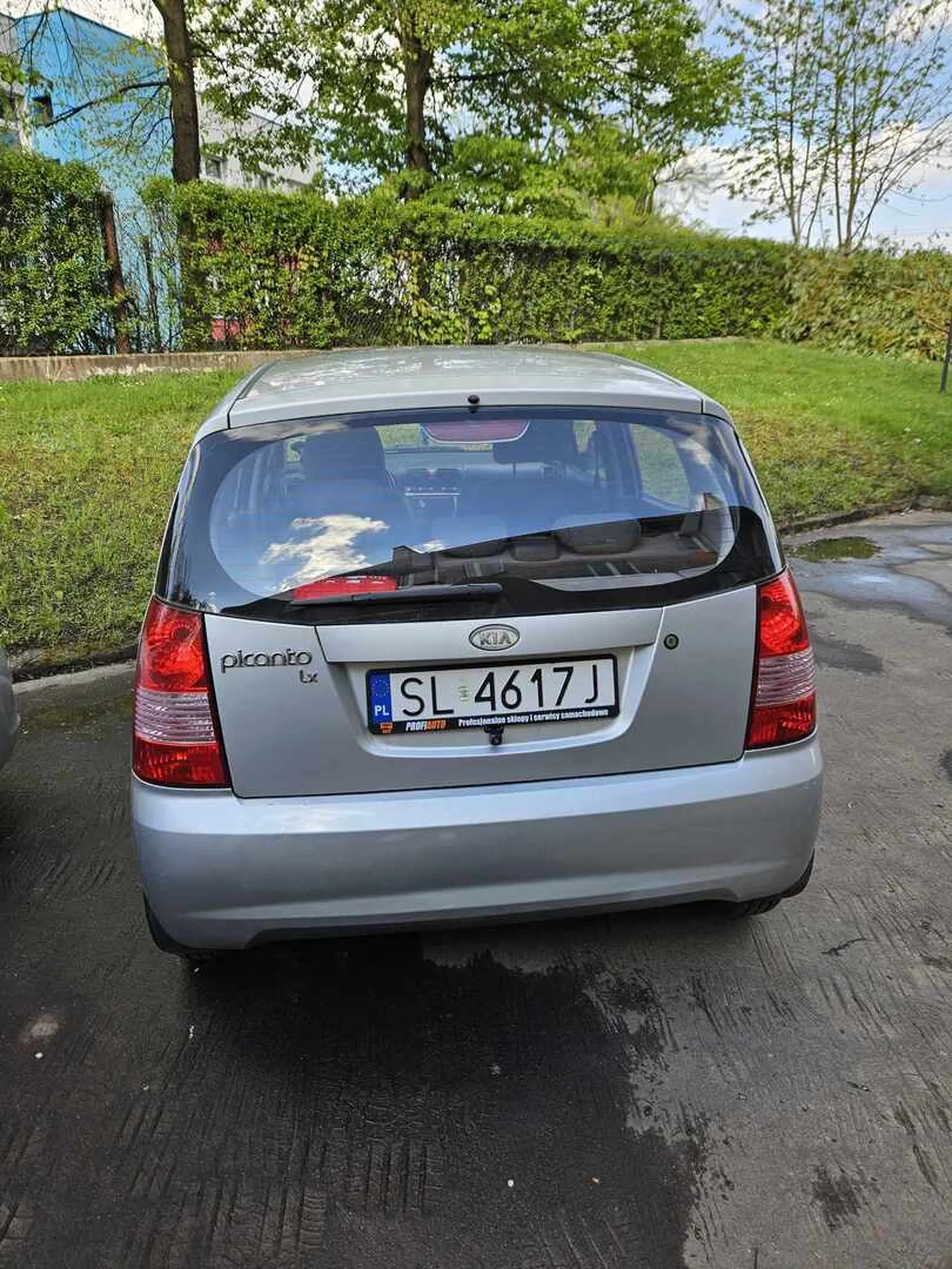 Chory człowiek 120km/h w zabudowanym prawie przejechał mi babcie uważajcie na niego. Tym już dawno powinna zając się policja ale nie jestem konfidentem pozdro