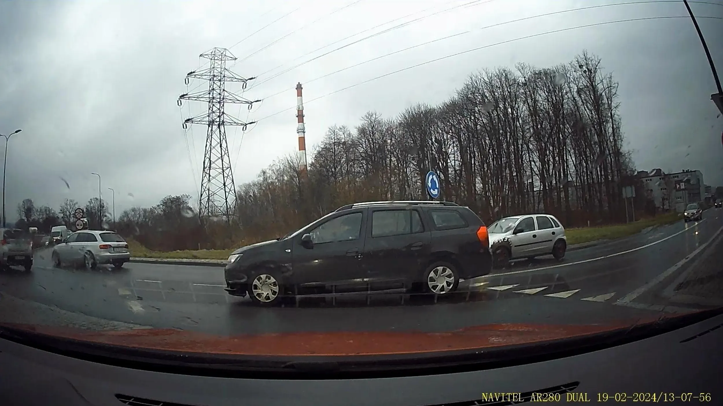 Ślepy samobójca wjeżdża na rondo