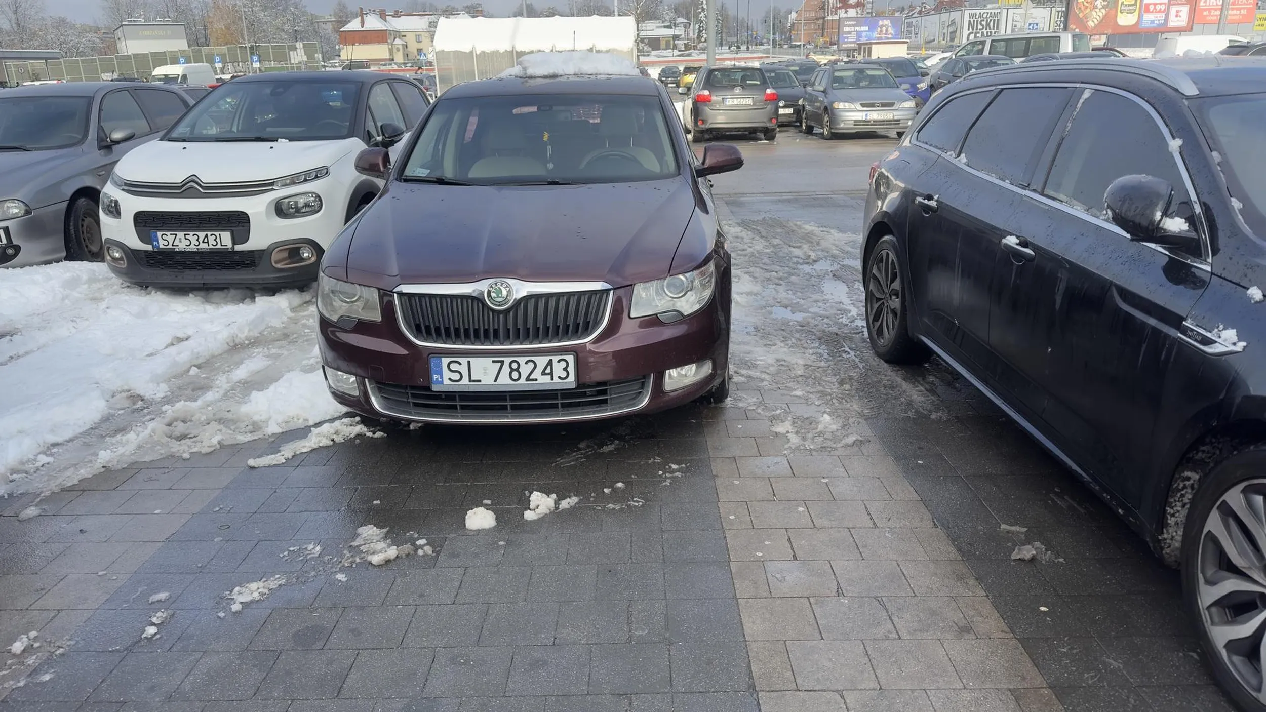 Skoda niczym BMW musi stać na dwóch miejscach