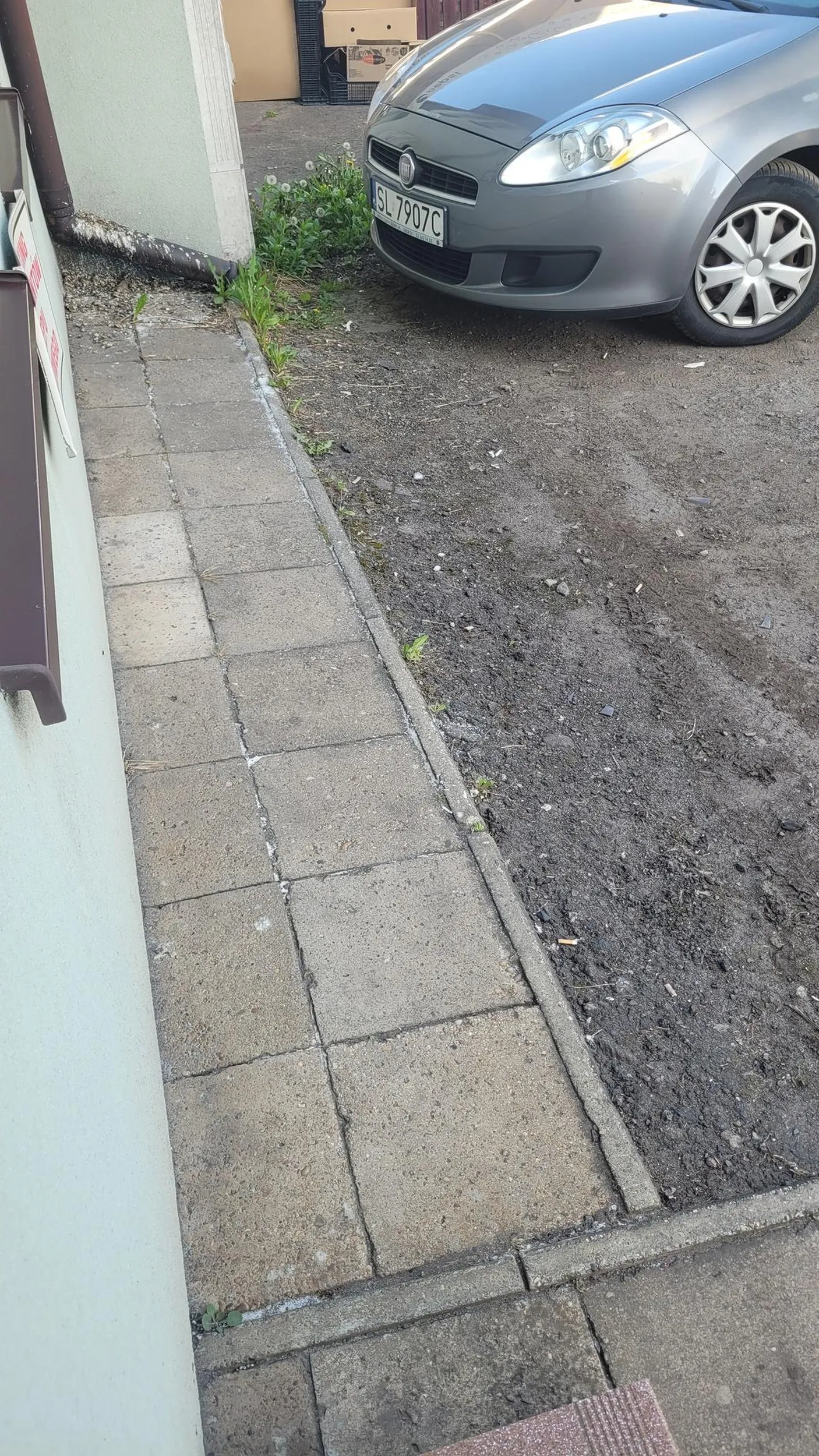 Pan staje na terenie prywatnym i sobie idzie po kebaba....