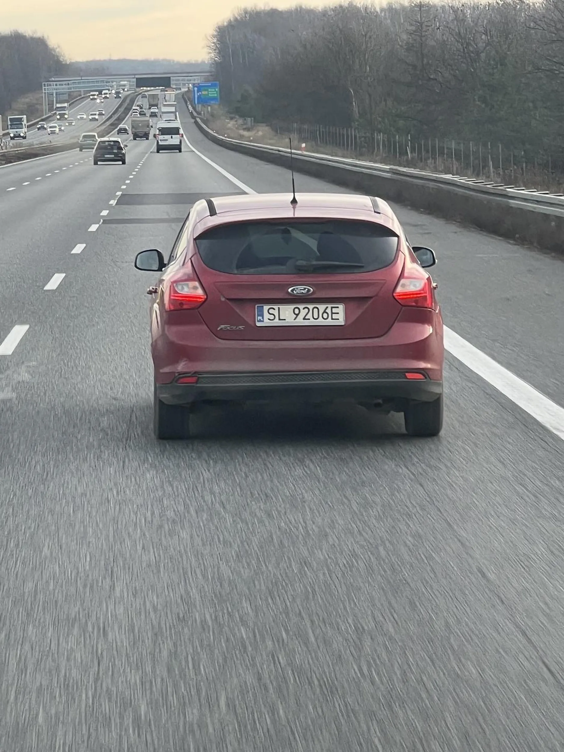 Nie pozdrawiam głupiej pizdy która hamuje bez powodu i powoduje niebezpieczne sytuacje na drodze