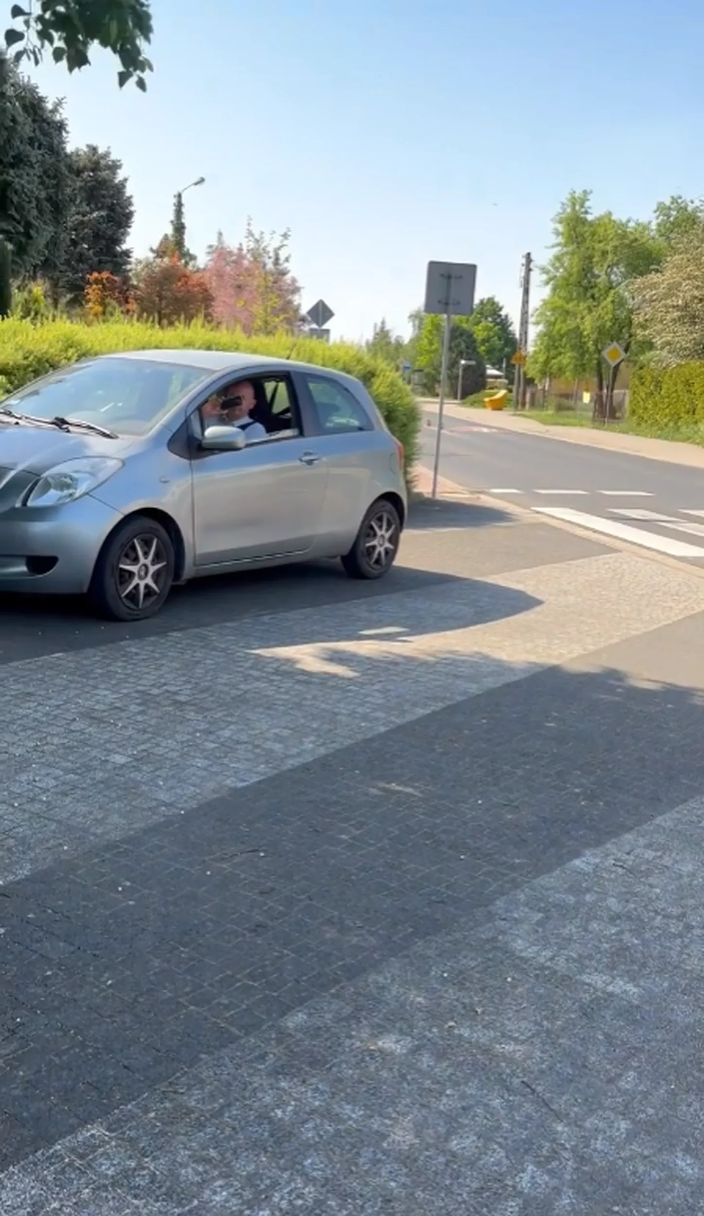Zygarłoski łysy penes jeździ tym i używa telefonu w trakcie jazdy. Podjeżdża do przypadkowych osób na chodniku, robi zdjęcia po czym ucieka do nutrii pochodzenia posoborowego. Pytaj/dopytaj czy służby białoruskie są zamieszane w działanie sekty pana nie księdza Michała W.