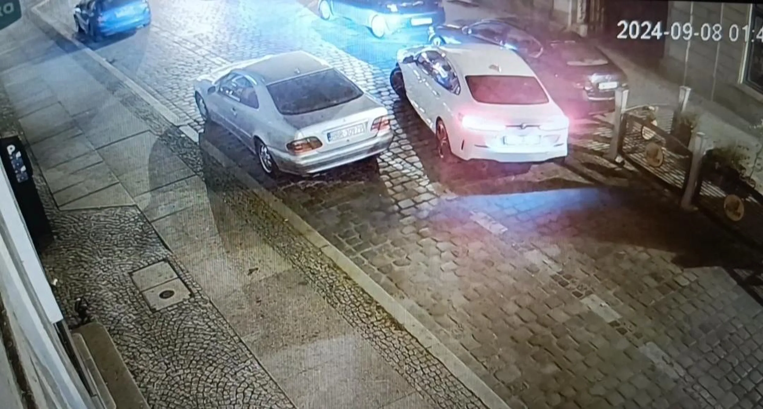 Pajac uderzył w auto i uciekł