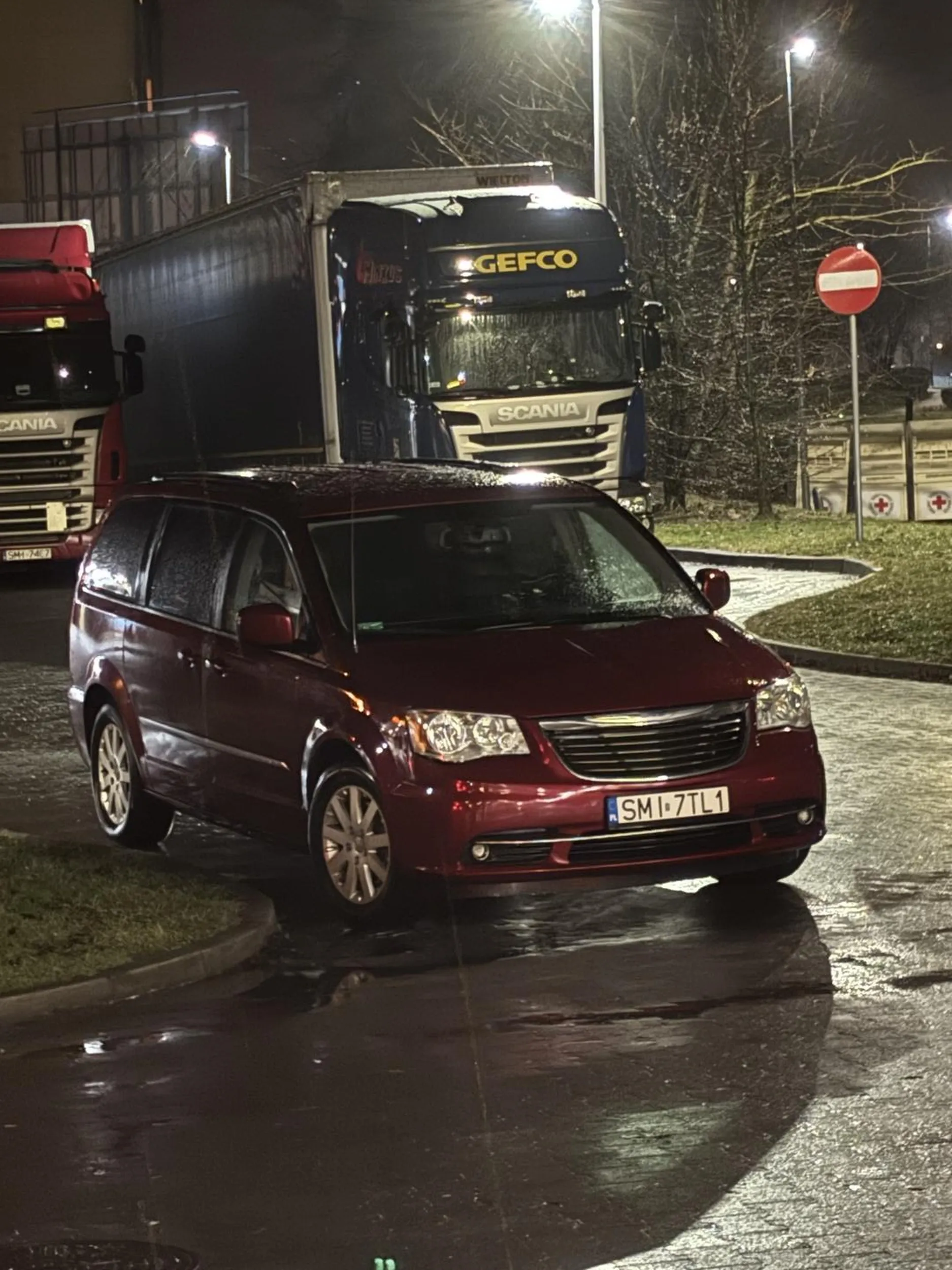 Kolega prawo jazdy wygrał chyba w chipsach parkuje na drodze ruchu