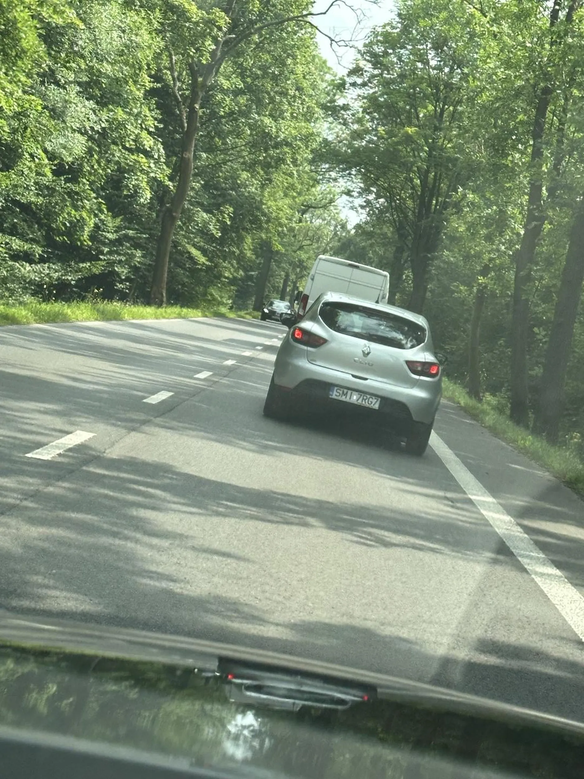 Pozdrawiam kobietę która wymusza pierwszeństwo nie znając znaku stop i nie widząc w tym problemu. Może przypomnienie kursu pomogło by rozróżniać znaki?