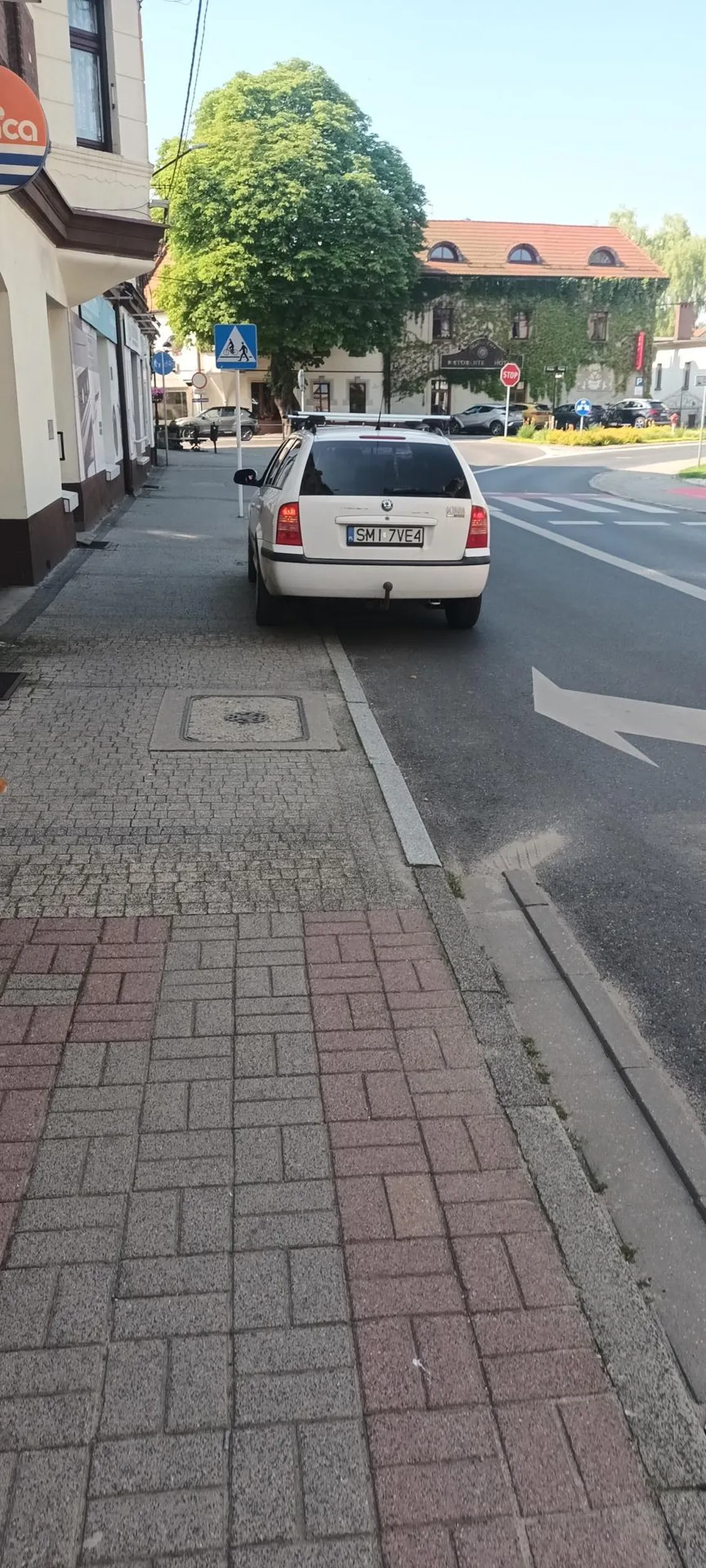 Ja tylko na chwilkę.... pasy zakaz parkowania. Oddaj prawko do chipsów spowrotem