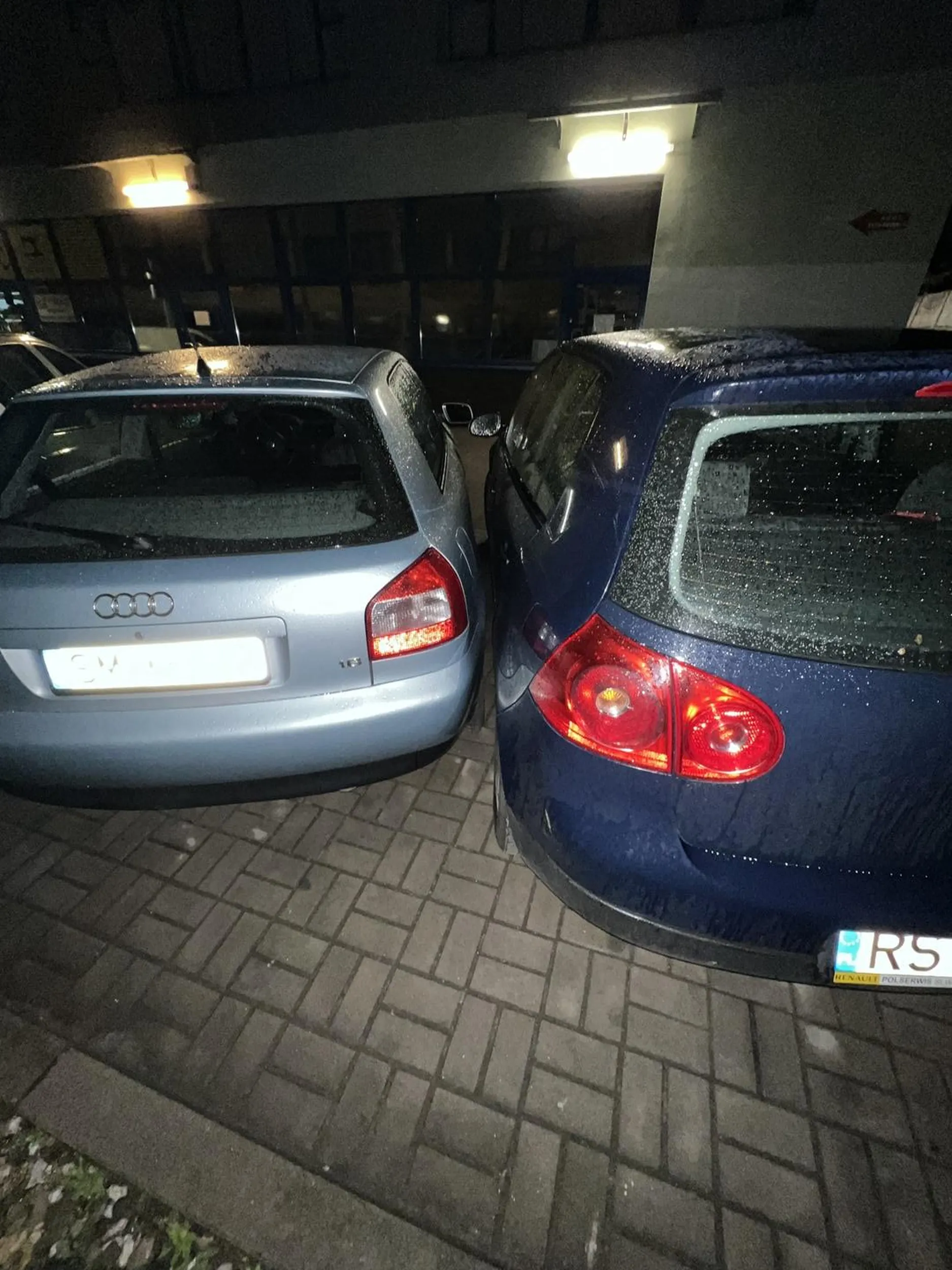 Kierowca Audi brawo za umiejętności parkowania na zapałkę. Współczuję natomiast intelektu