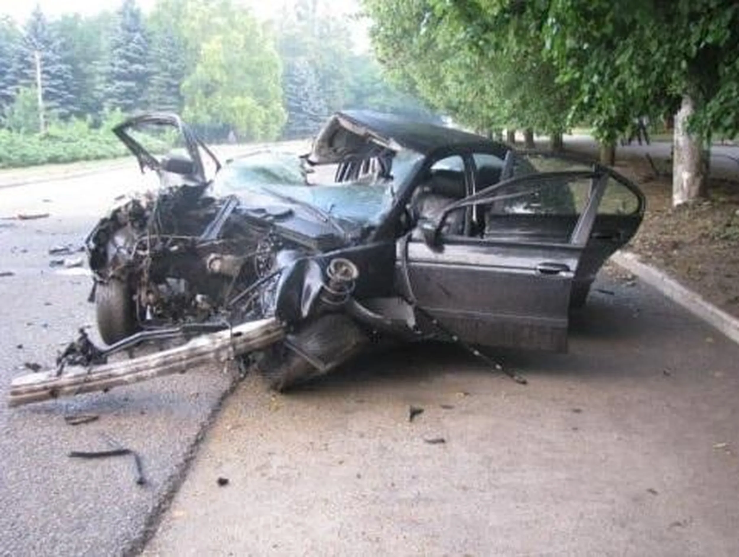 Śmiertelny wypadek w Iziumie, Ukraina. Zgineły dwie młode dziewczyny. https://ukranews.com/news/505685-v-yzyume-pogybly-v-avaryy-dve-pyanye-devushky-vo-vremya-pryamogo-ehfyra-v-instagram