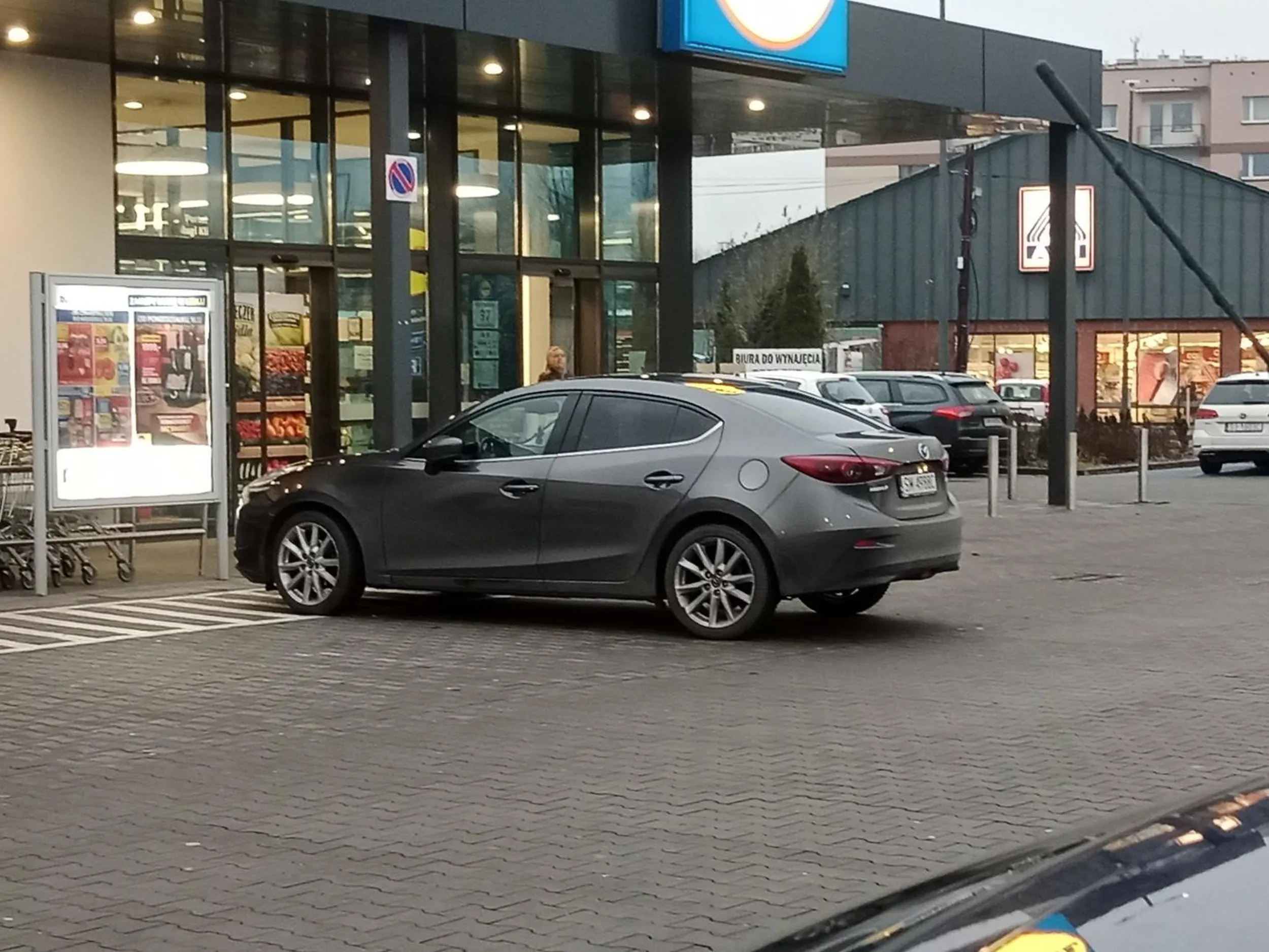 A medal za parkowania trafia do tego Pana.