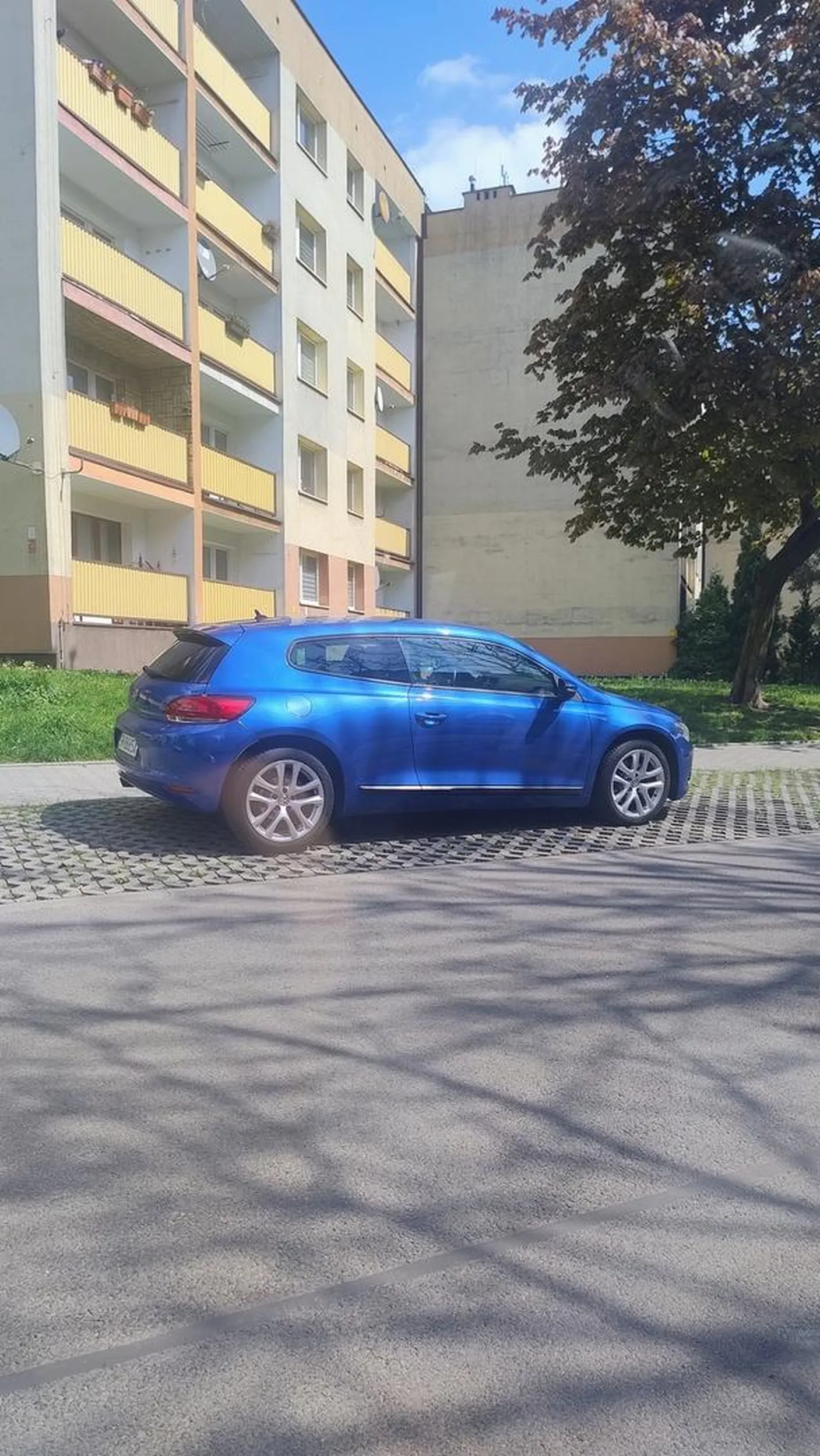 Wymusza pierwszeństwo. Jeździ choćby ciul i parkować nie umie