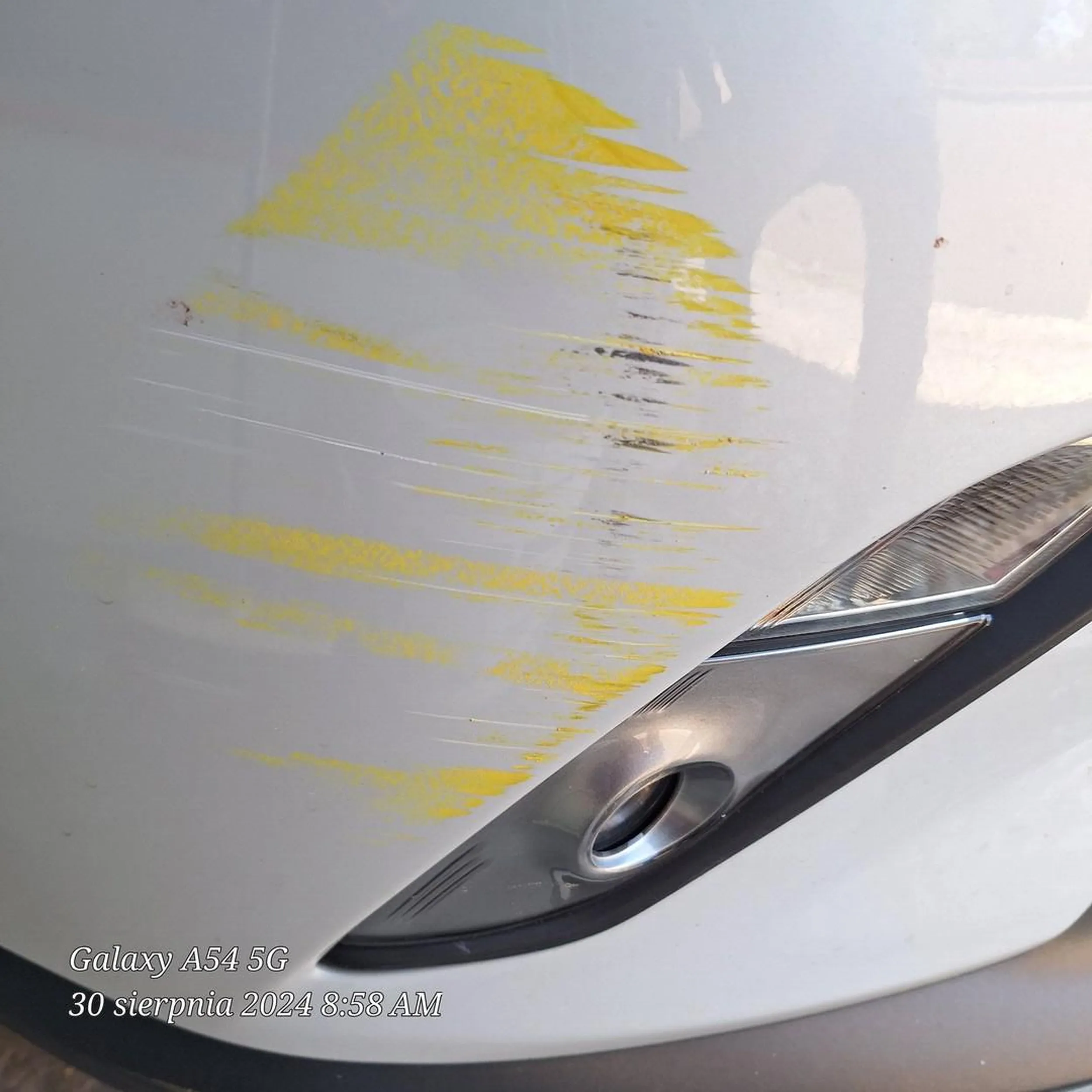 Kobieta-kierowca żółtej Pandy -29.sierpnia 2024r.na parkingu Skarbka uszkodzila pojazd mazda cx3 i uciekla.Zostala jednak znaleziona po weryfikacji monitoringu.Sprawa na policji-toku.