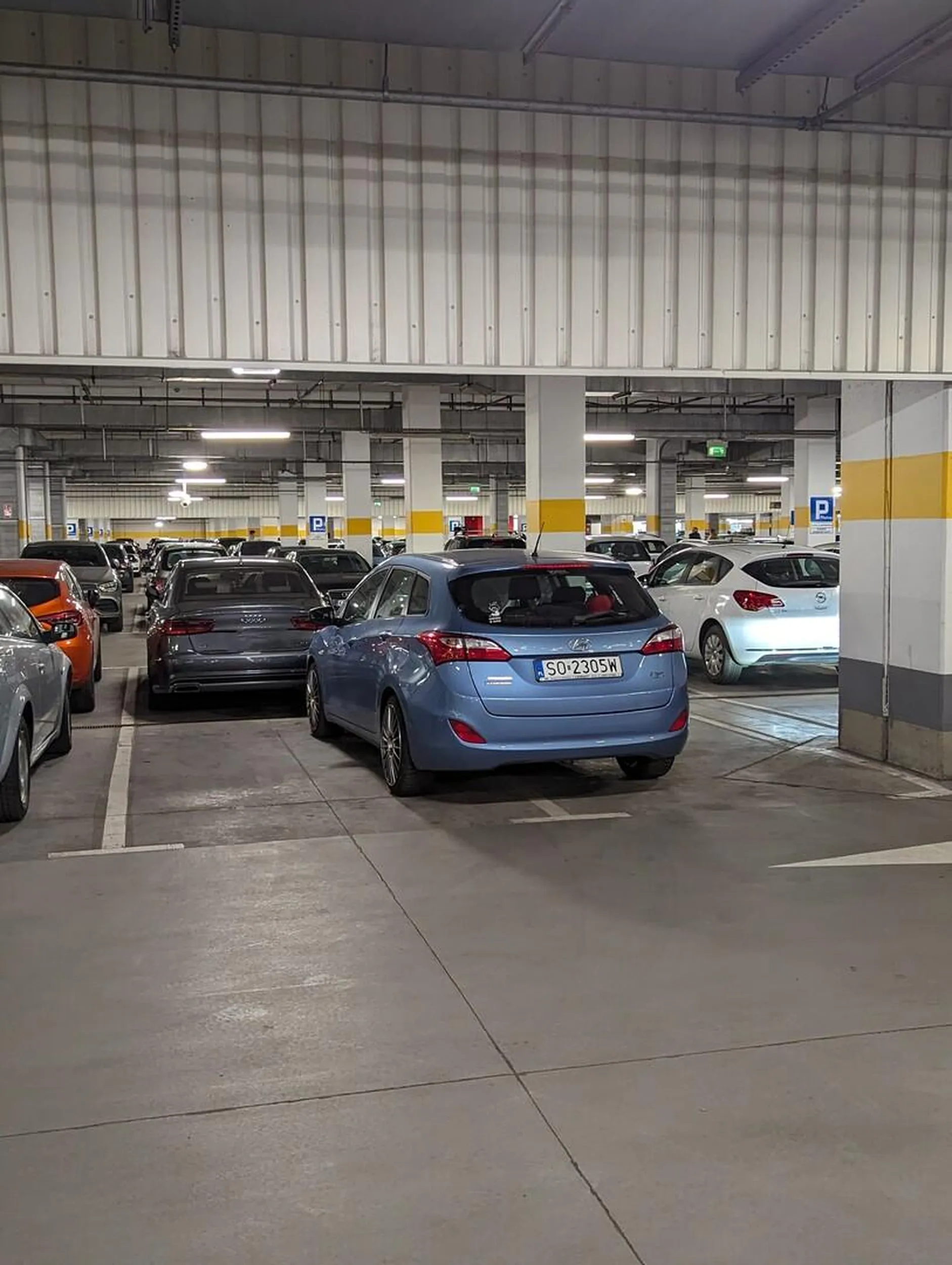 Kierowca zajął dwa miejsca parkingowe w godzinach szczytu, przez co nasi klienci nie mogli zaparkować.