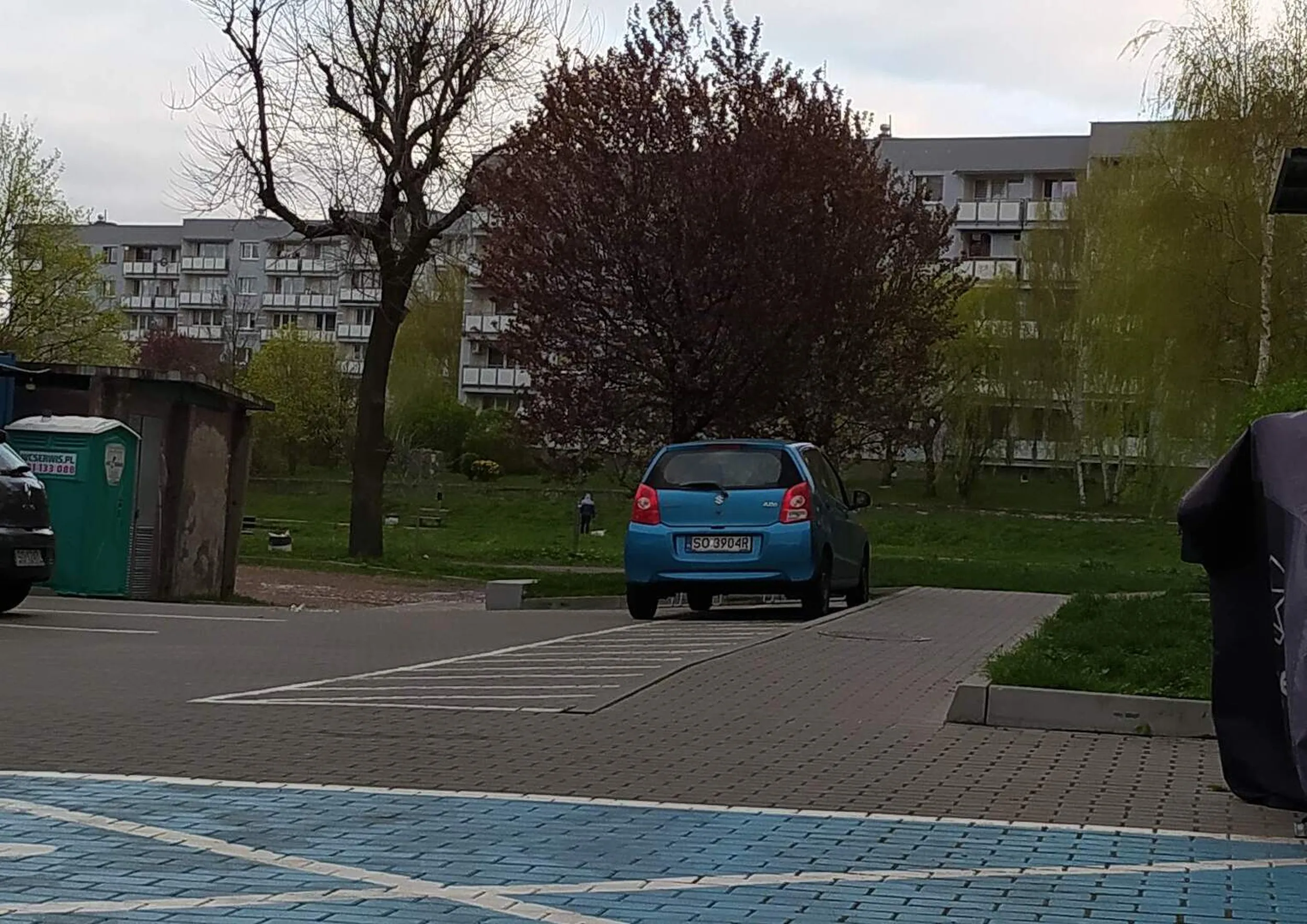 Od ponad roku, pani parkuje w miejscu niedozwolonym.