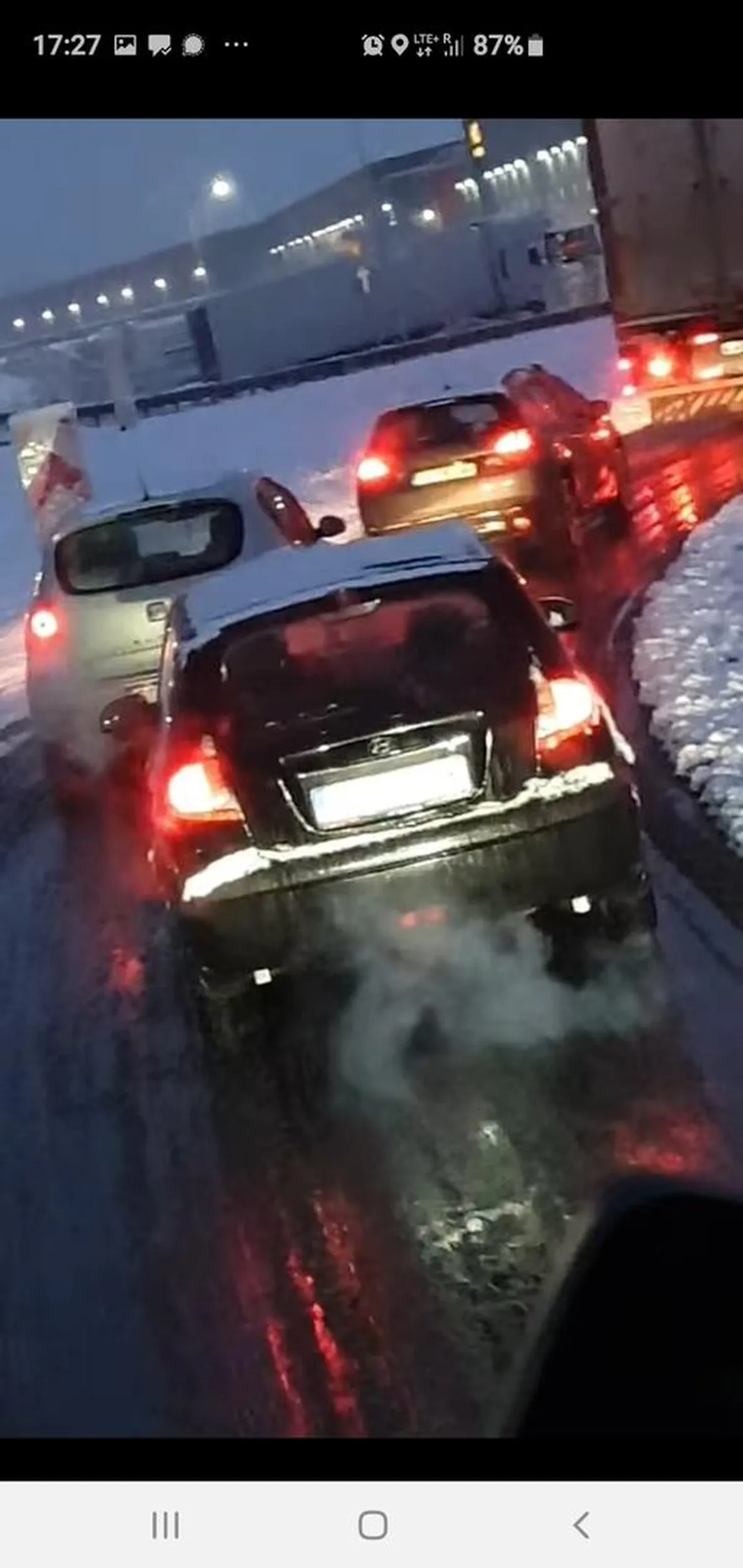 Sosnowiecka ameba w rurkach udająca kozaka po tym jak na chama wbił się przed zderzak i zablokowal  pas ruchu chcąc się bić i ublizać rodzinie co świadczy o małej ilości iq