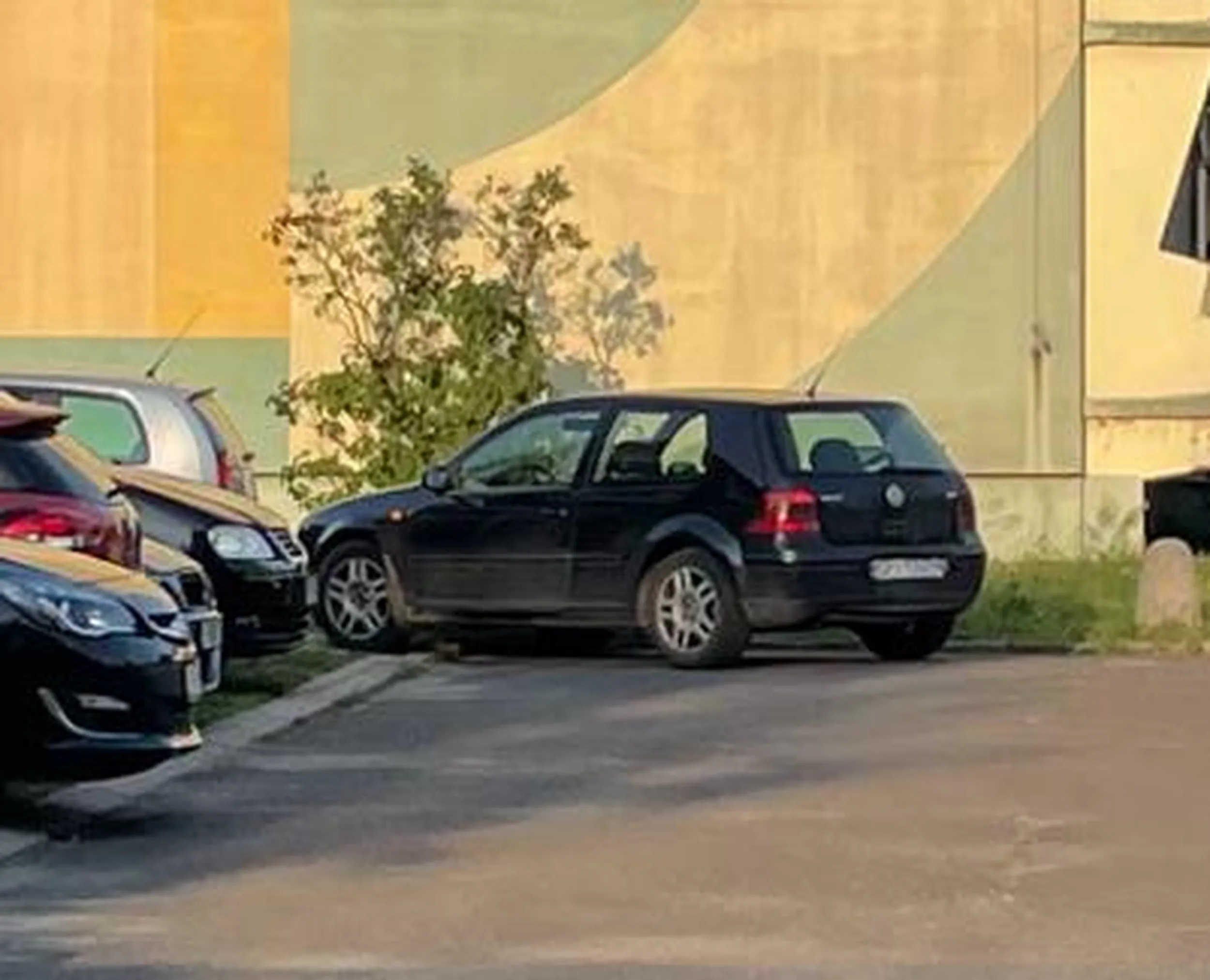 Zajął cały chodnik, nie da się normalnie przejść