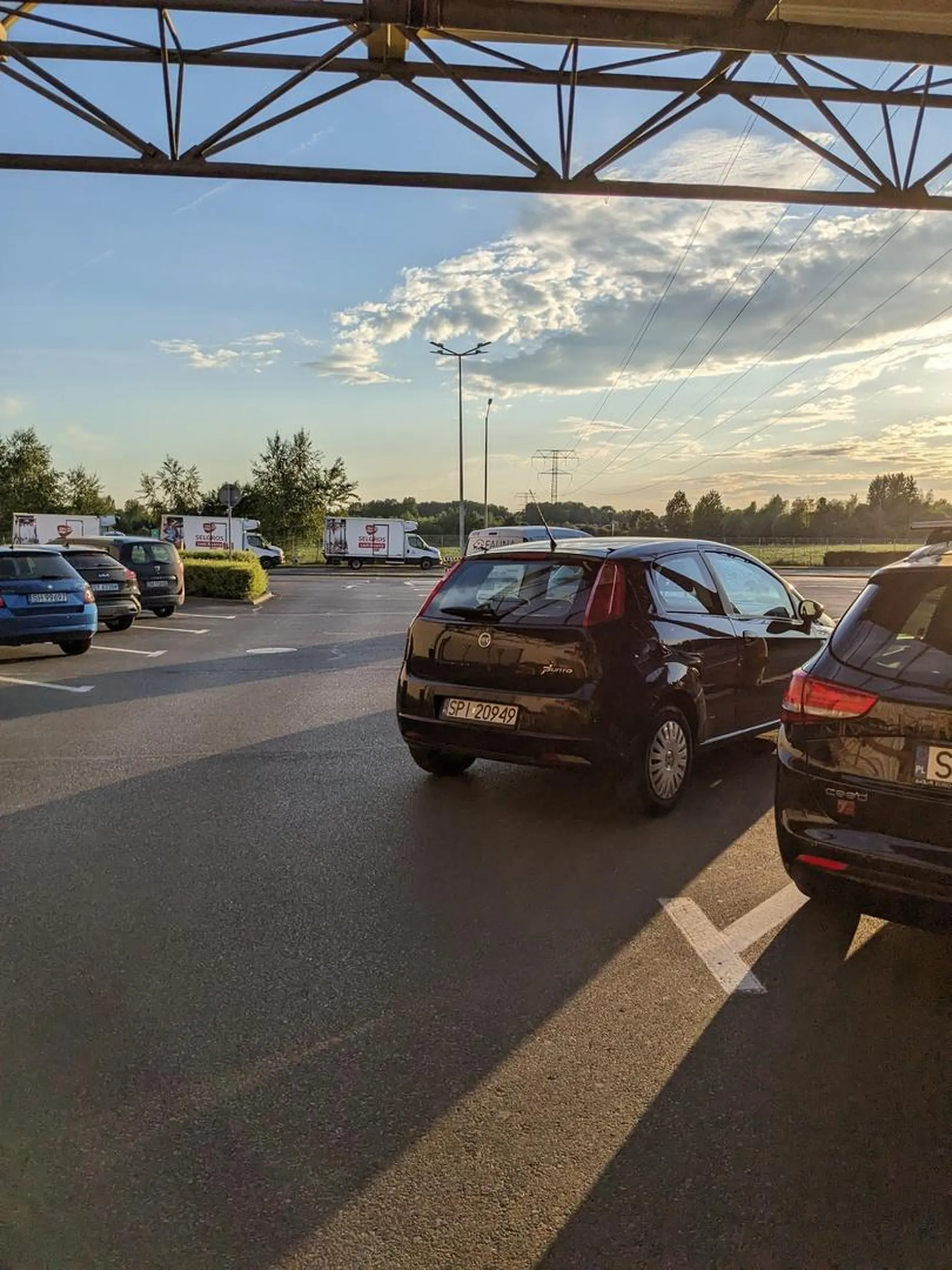 Mistrzowie parkingu Selgrosa.