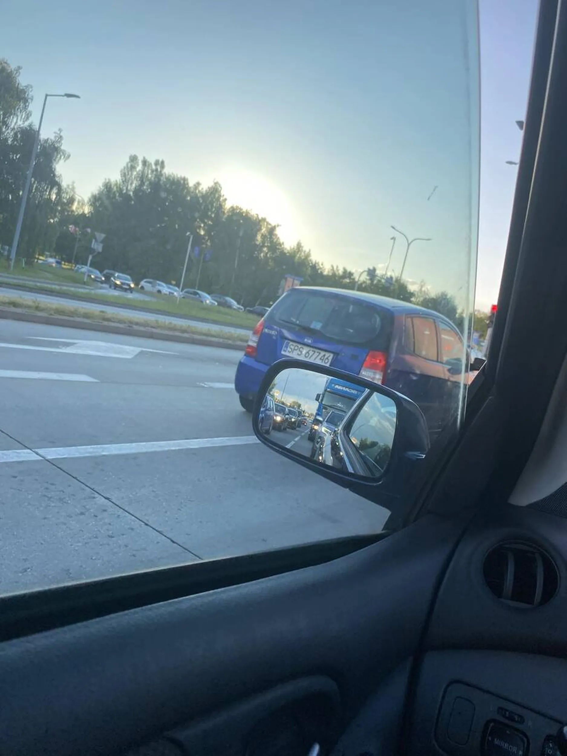 Kobieta została wielokrotnie uderzona. Kobieta jest przestraszona