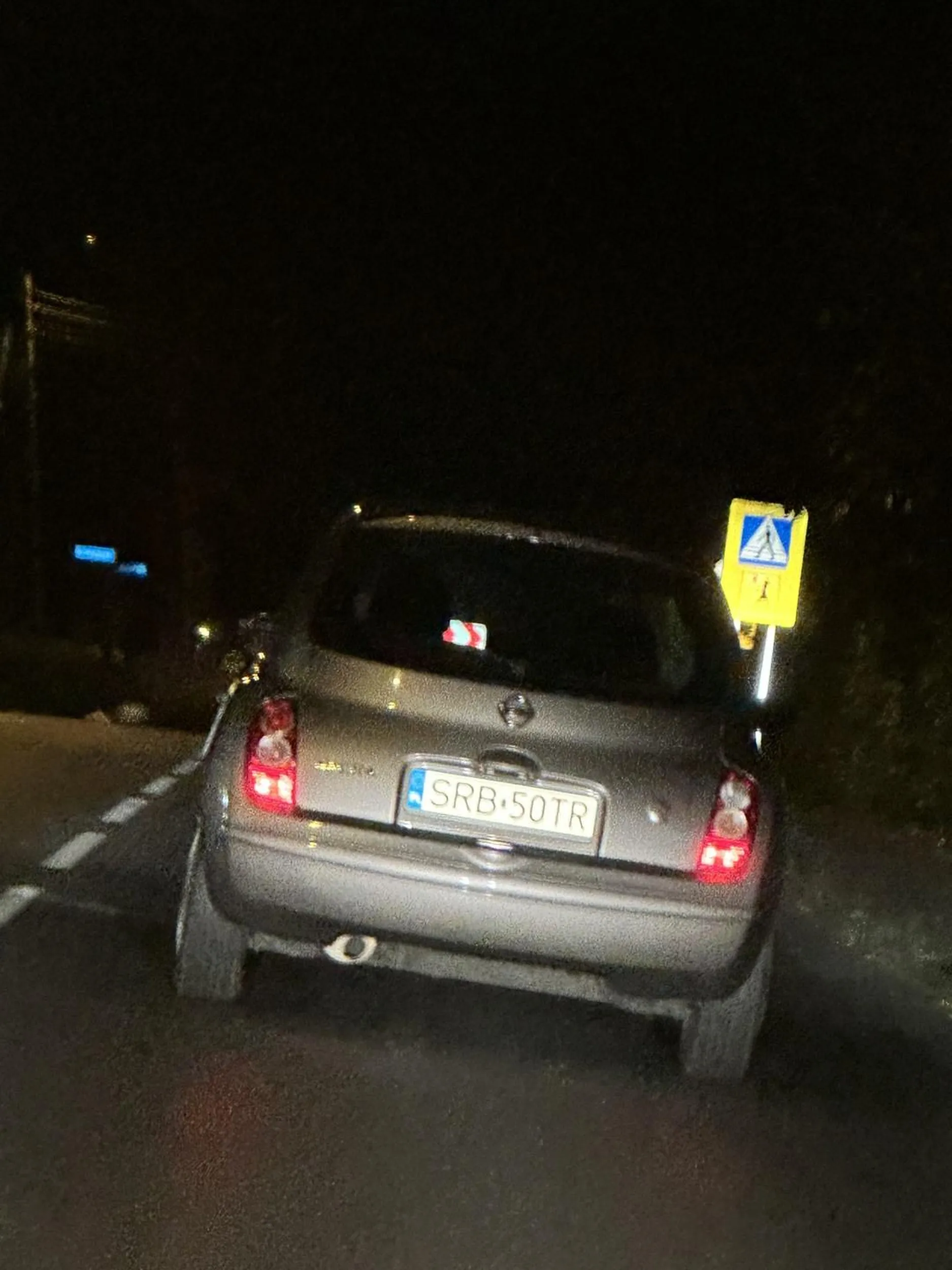 Jak nie widzisz nic w nocy to nie wyjeżdżaj na ulice bo komuś zrobisz krzywdę jeszcze … a nie zatrzymujesz się przed każdym przejściem dla pieszych bo nie widzisz czy ktoś jest czy nie (podpowiedź dla czytających: ani razu nikogo nie było), co więcej prędkość poniżej 40 na 50 non stop i zwalnianie do 20km/h … na 90 to już nawet nie mówię bo szkoda słów