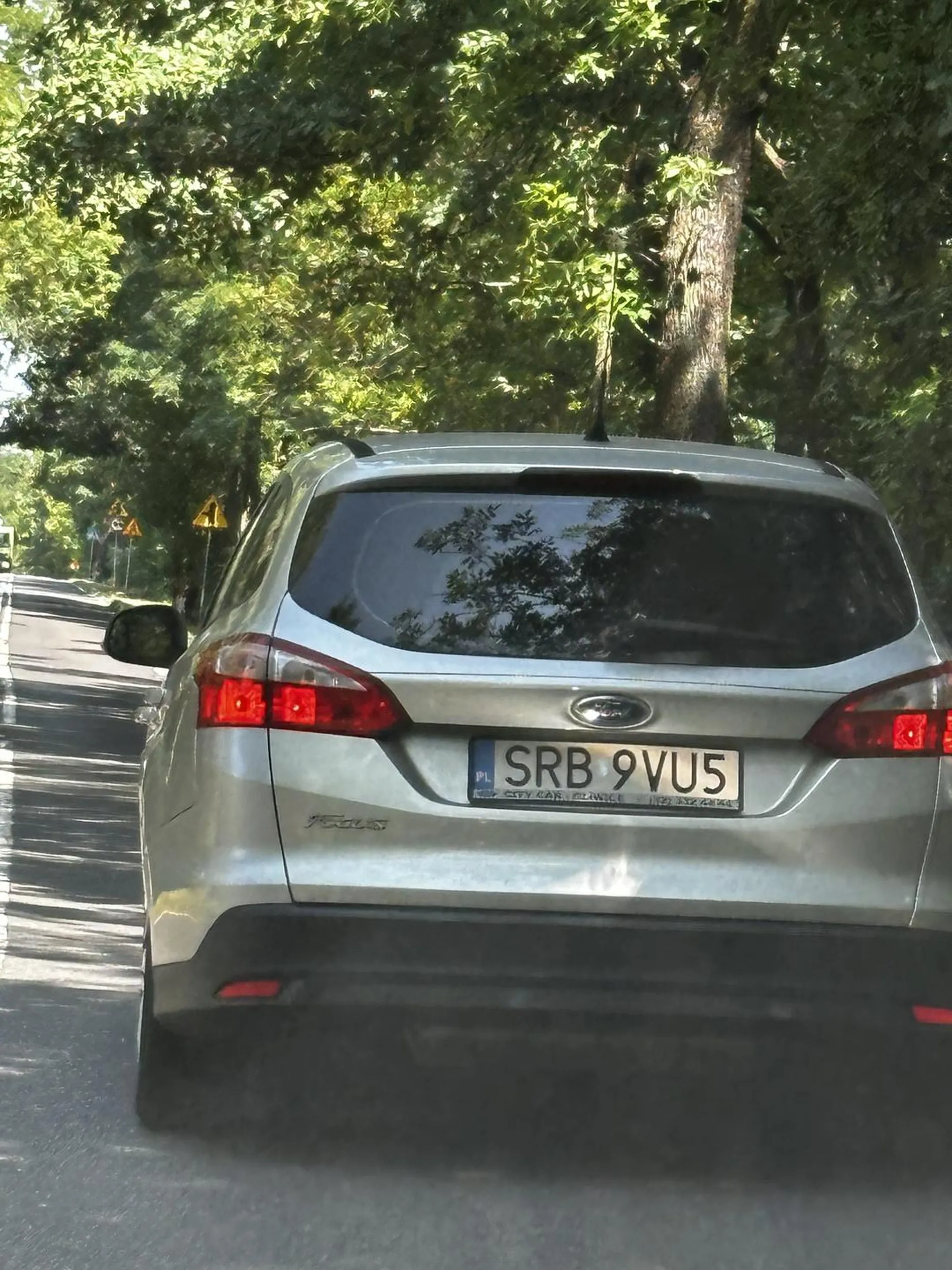 Kierowca jedzie jak by chciał i nie mógł, 30km/h w terenie zabudowanym