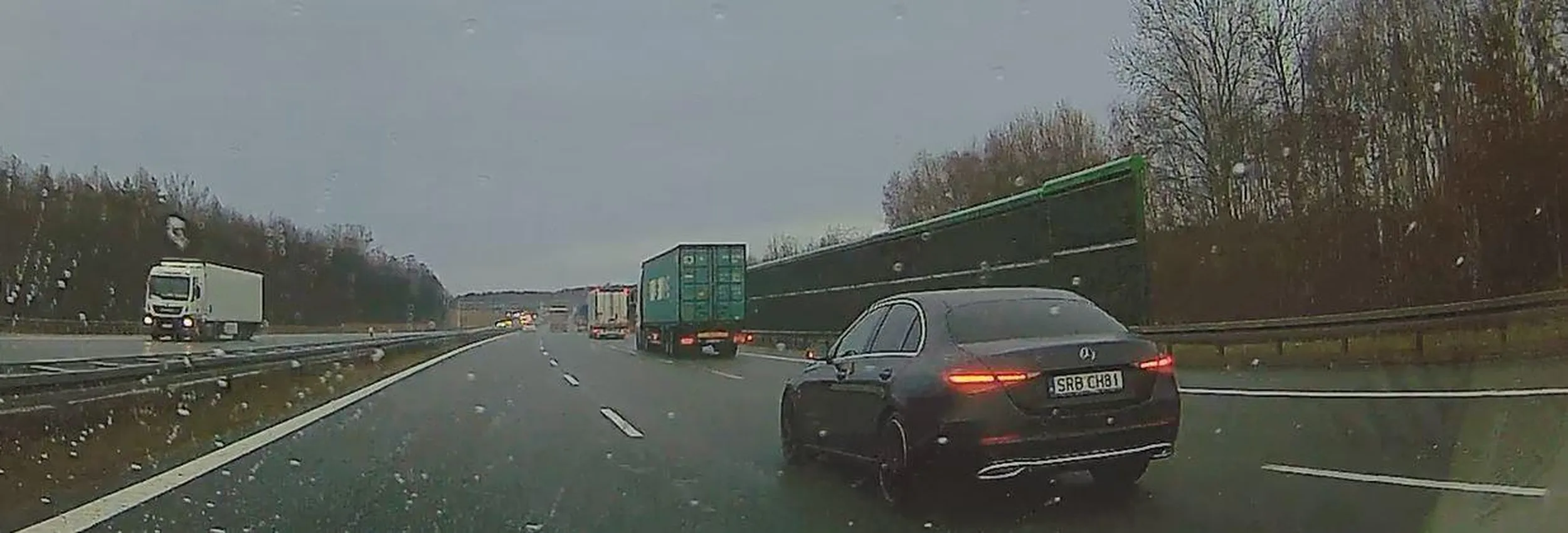 Oto mistrz środkowego pasa. Czy prawy pusty czy nie - przyspawany ciśnie środkiem od samej rybnickiej wsi.