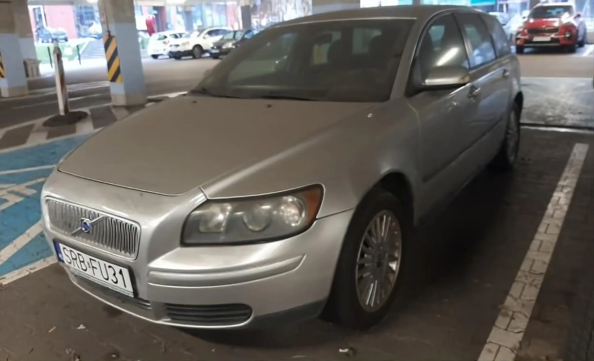 Nagranie twoich "wyczynów" z A1 przed Rybnikiem poszło gdzie trzeba. Jesteś naprawdę głupi, skoro z kobietą i dziećmi w samochodzie decydujesz odwalać takie akcje na drodze. Pamiętaj, że któregoś dnia możesz trafić na większego idiotę od siebie i nikt nie wyjdzie z takich popisów żywy.