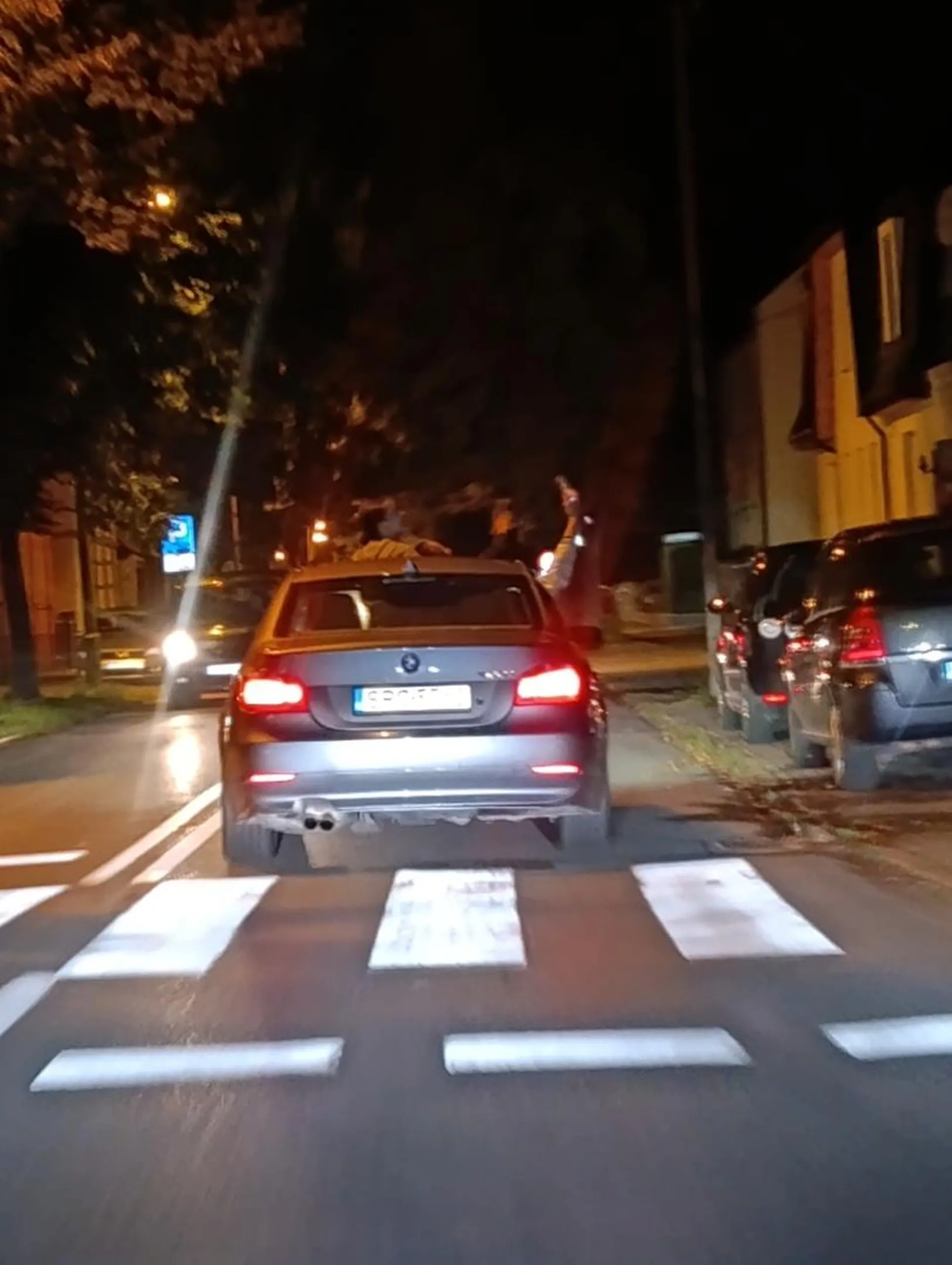 Jeżdżą po Raciborzu i małolaty przez szyberdach  kręcą filmiki