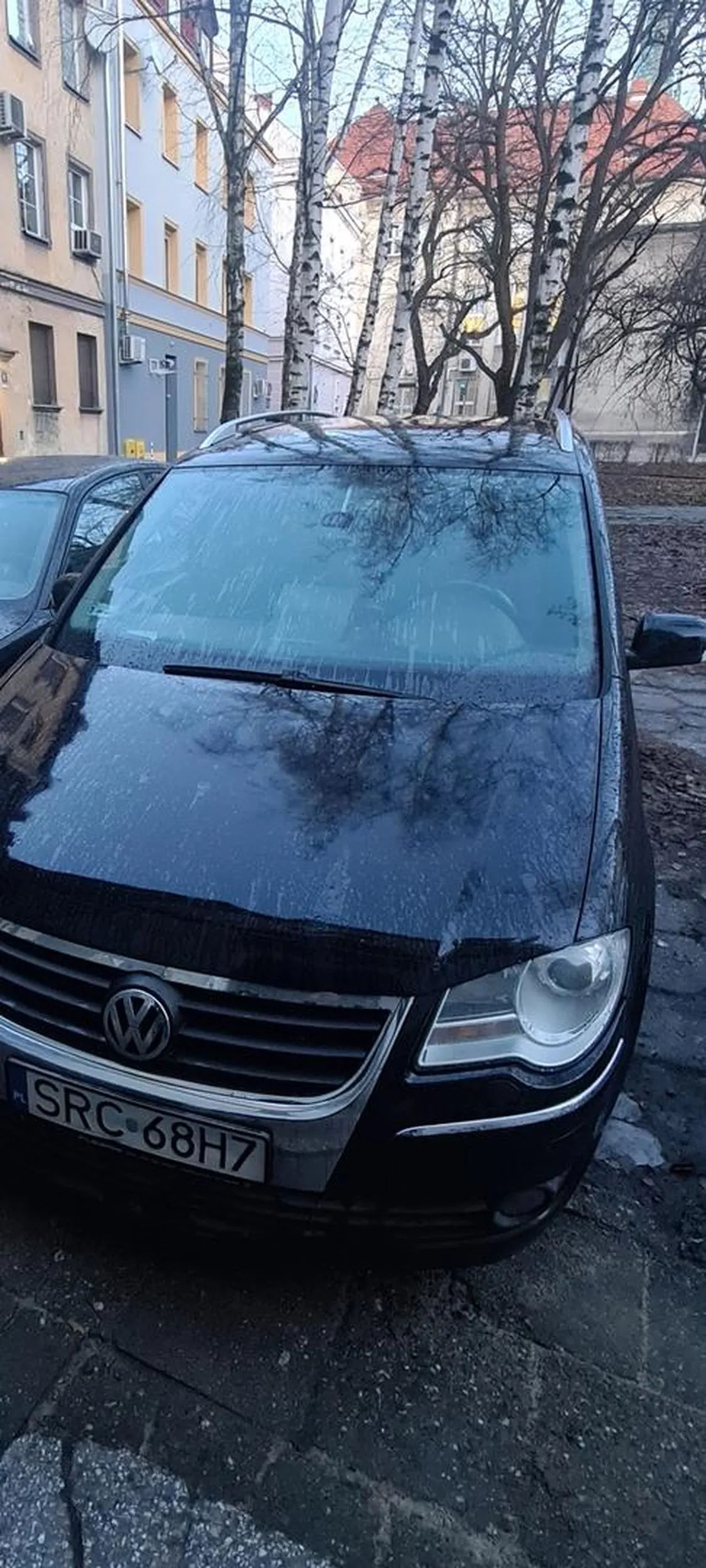 Naucz się parkować (ul. Długa). Szanowna Pani zastawiła mi auto tak, że nie dało się wyjechać.