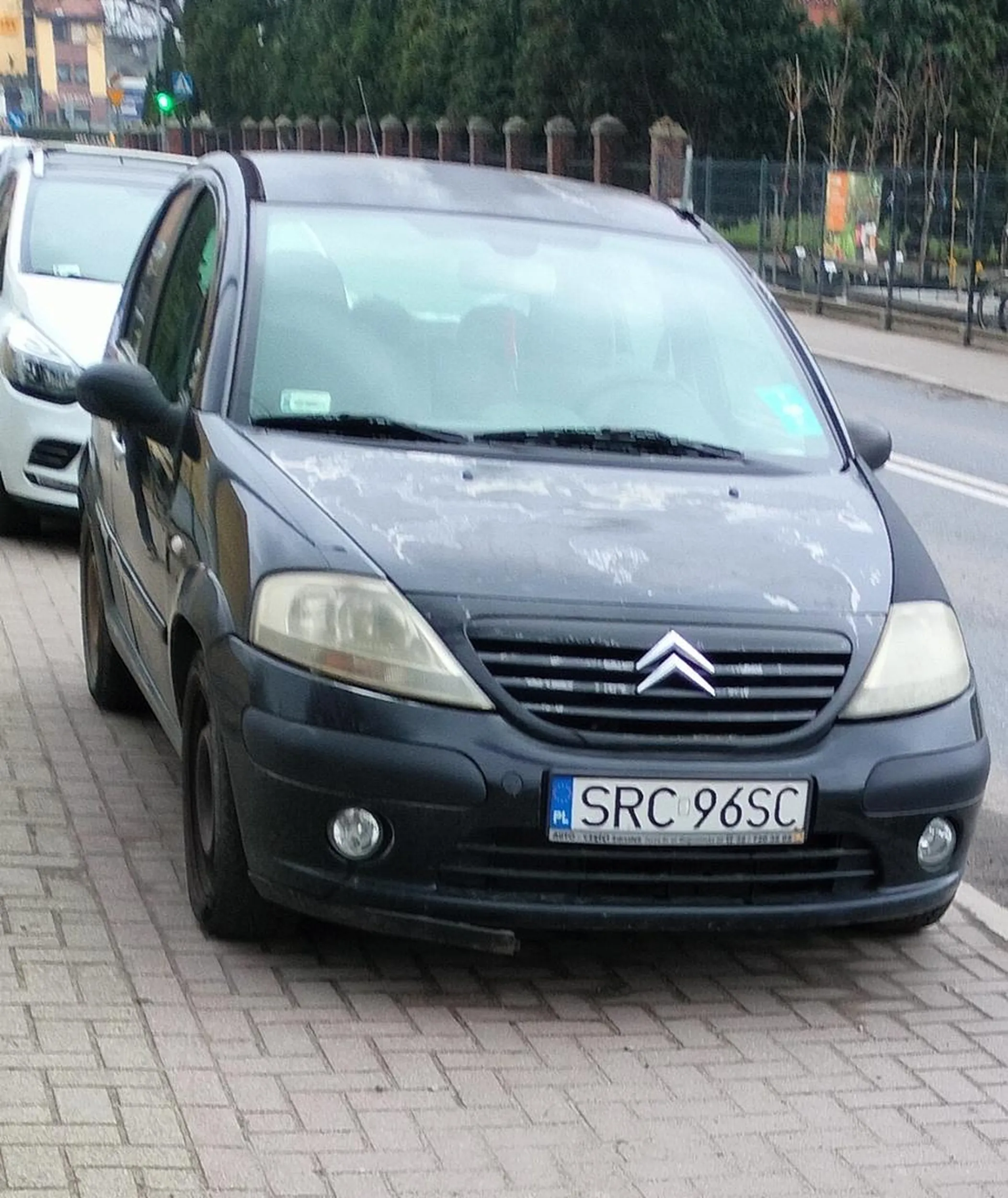 Szmata pirat drogowy prawie ochlapała mnie błotem i przejechała