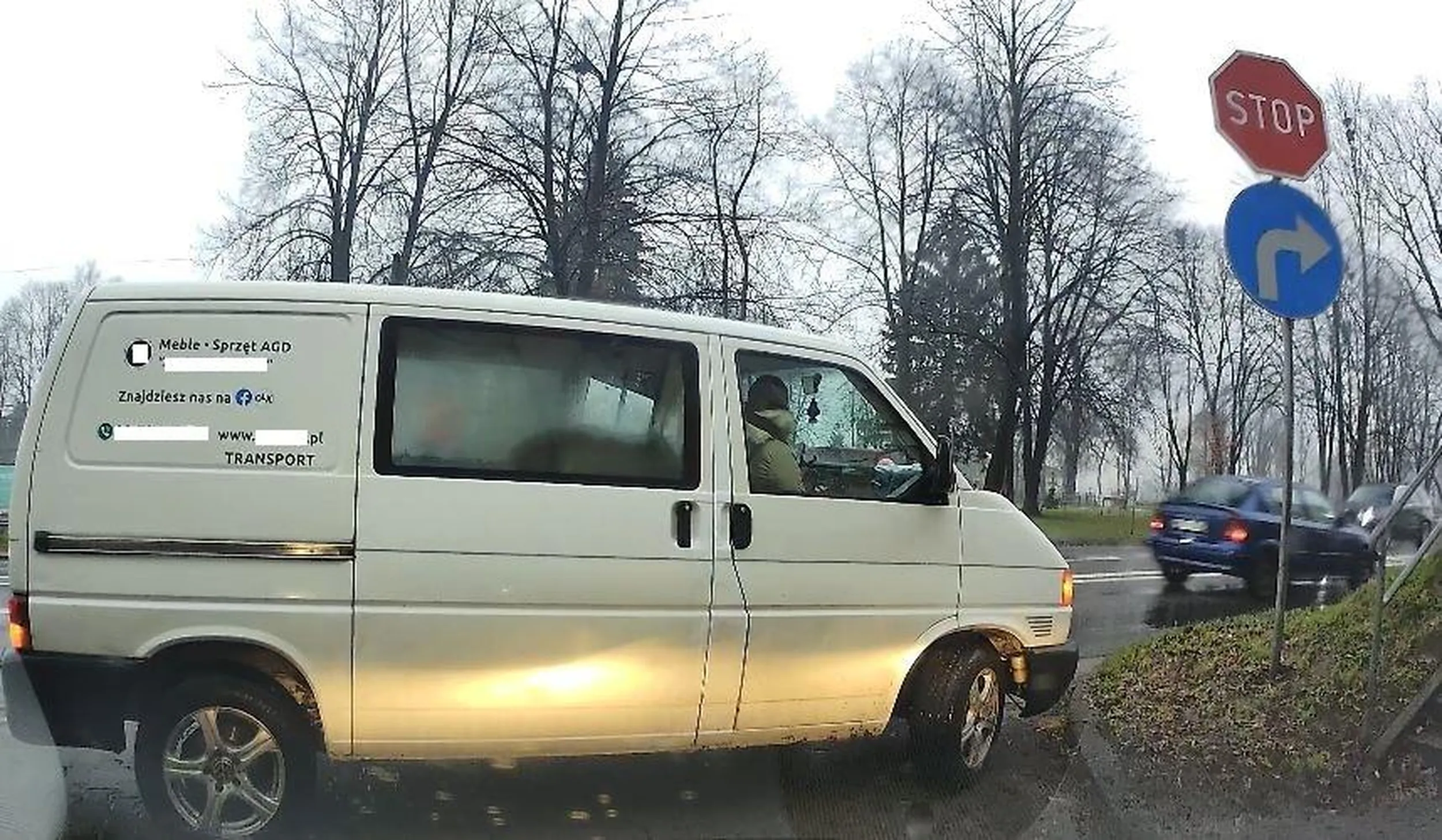 miejsce do parkowania na wyjeździe z parkingu....