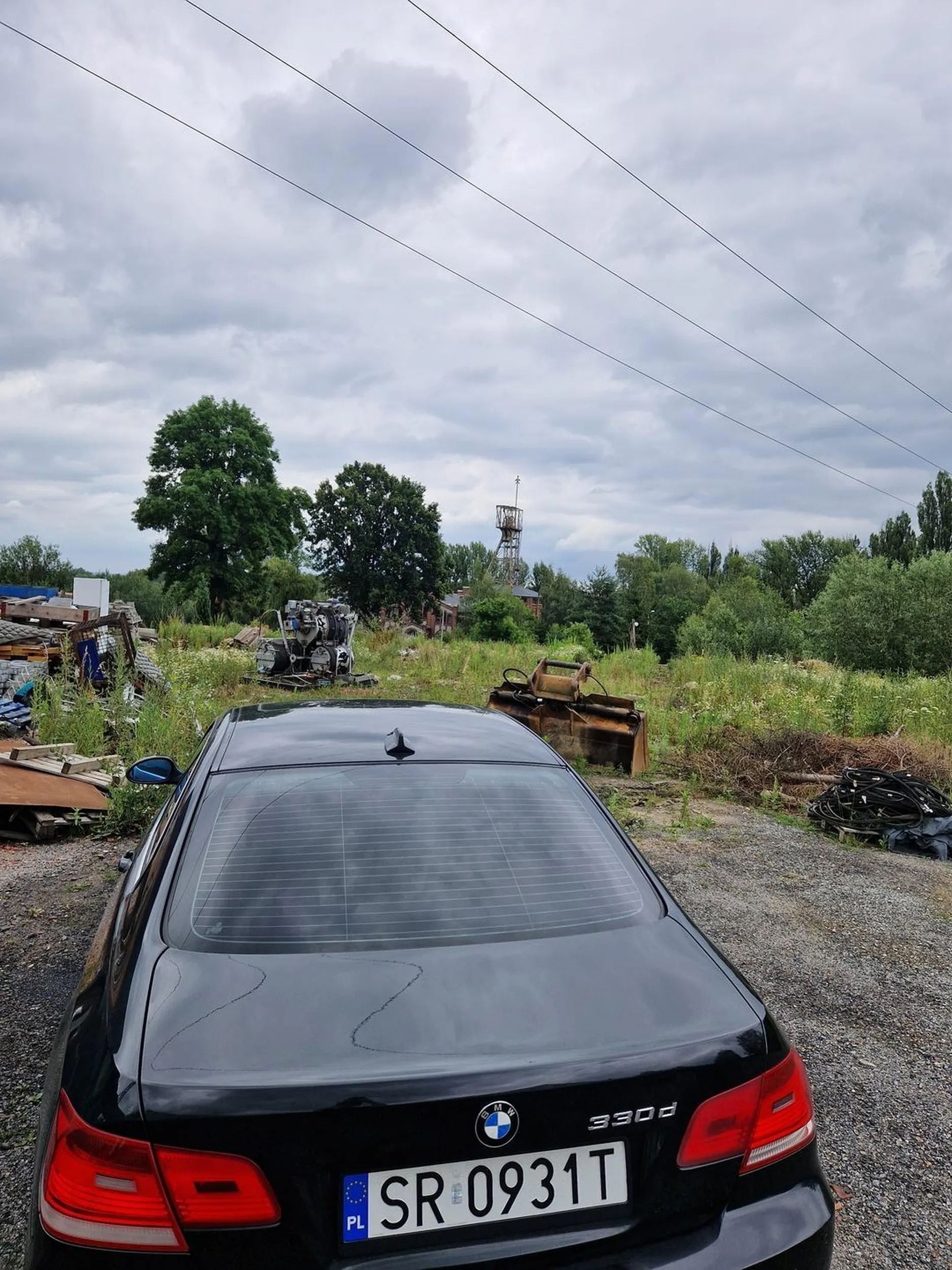 Kierowca zawsze staję w miejscach nie dozwolonych bardzo agresywne zachowanie po zwróceniu uwagi raz uciekałam przez osiedle pan gonił mnie z kluczem dynamometryczny, pokazuje środkowy palec zza szyby i język