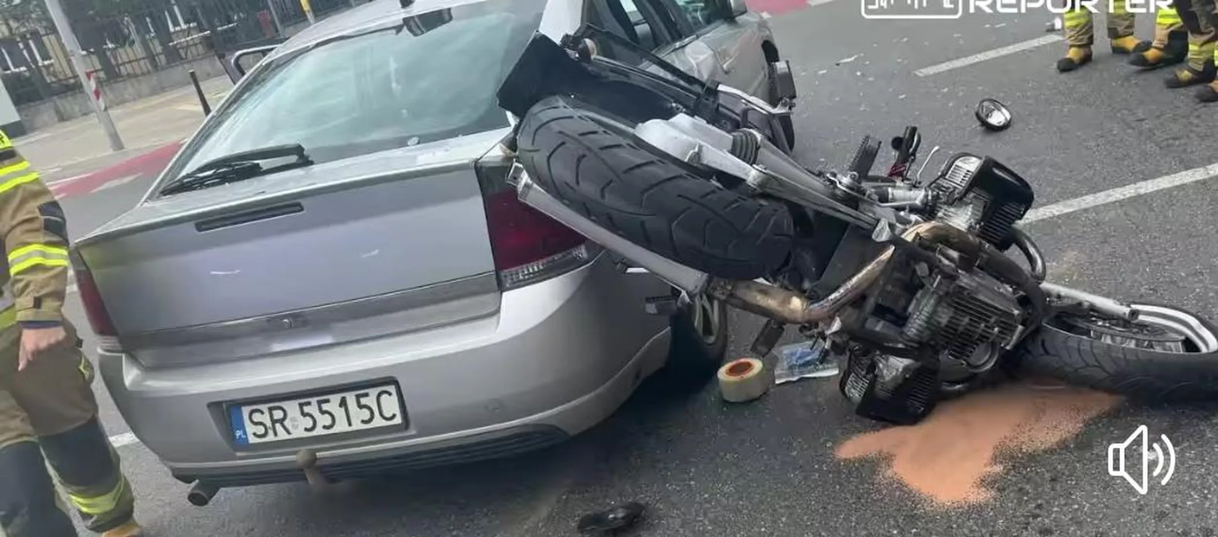 Przygłupi ślunski babsztyl, wymusił pierwszenstwo.