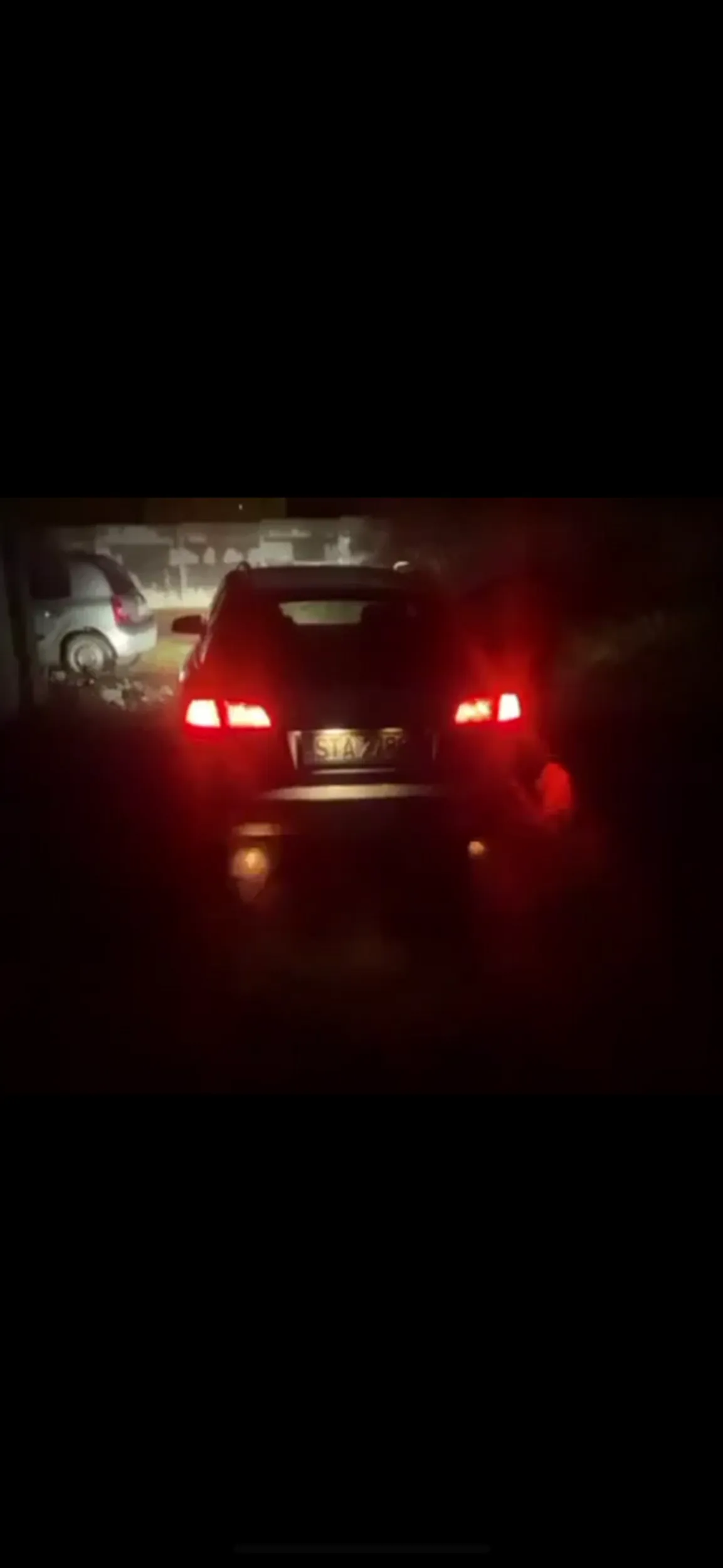 Nie polecam kierowcy, typowy Sebix jedzi po nocy i strzela płomieniami z rur wydechowych napierdala jakby Ruscy z kałacha napierdalali