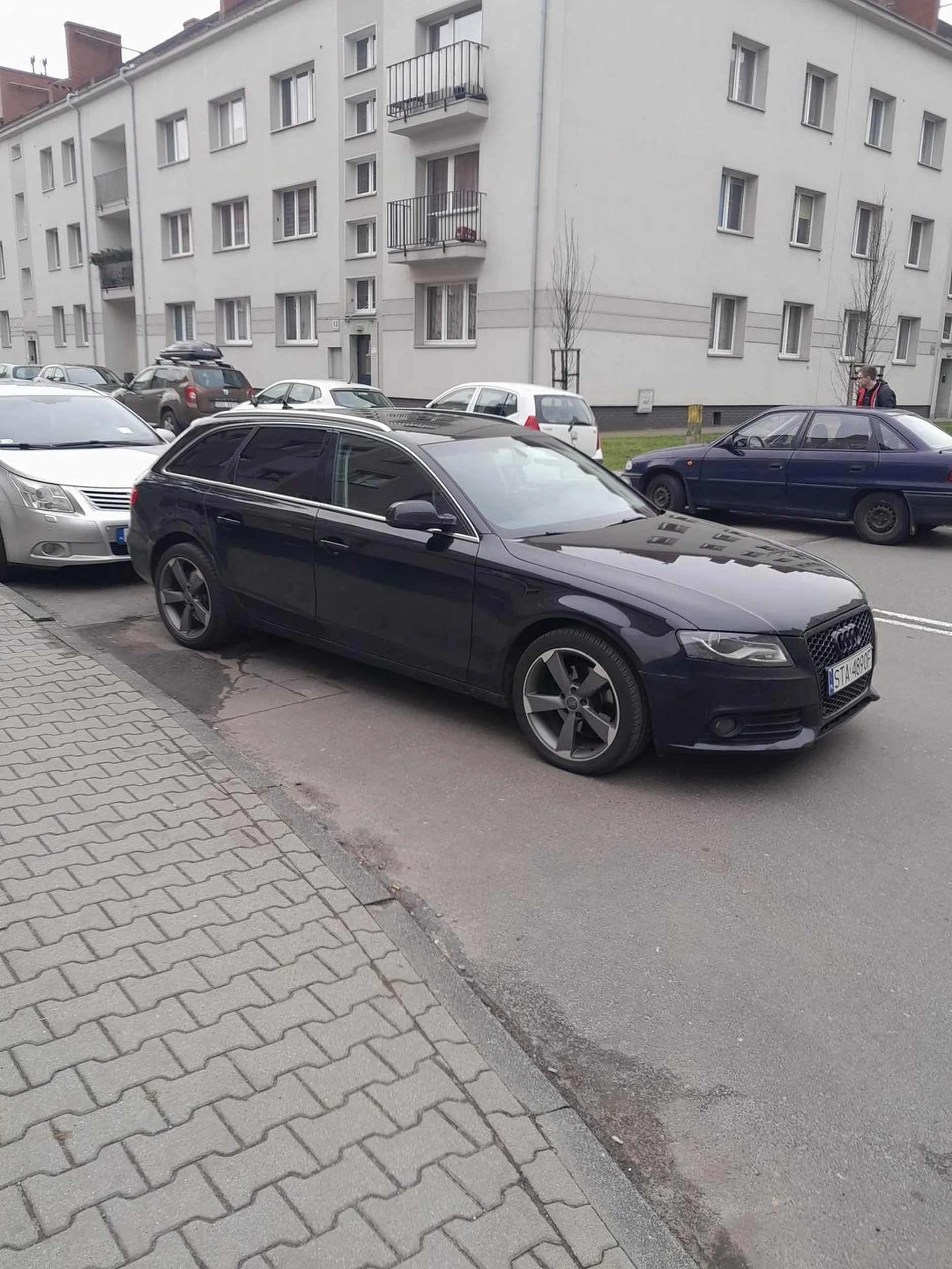 Kolega chyba boi się o felgi