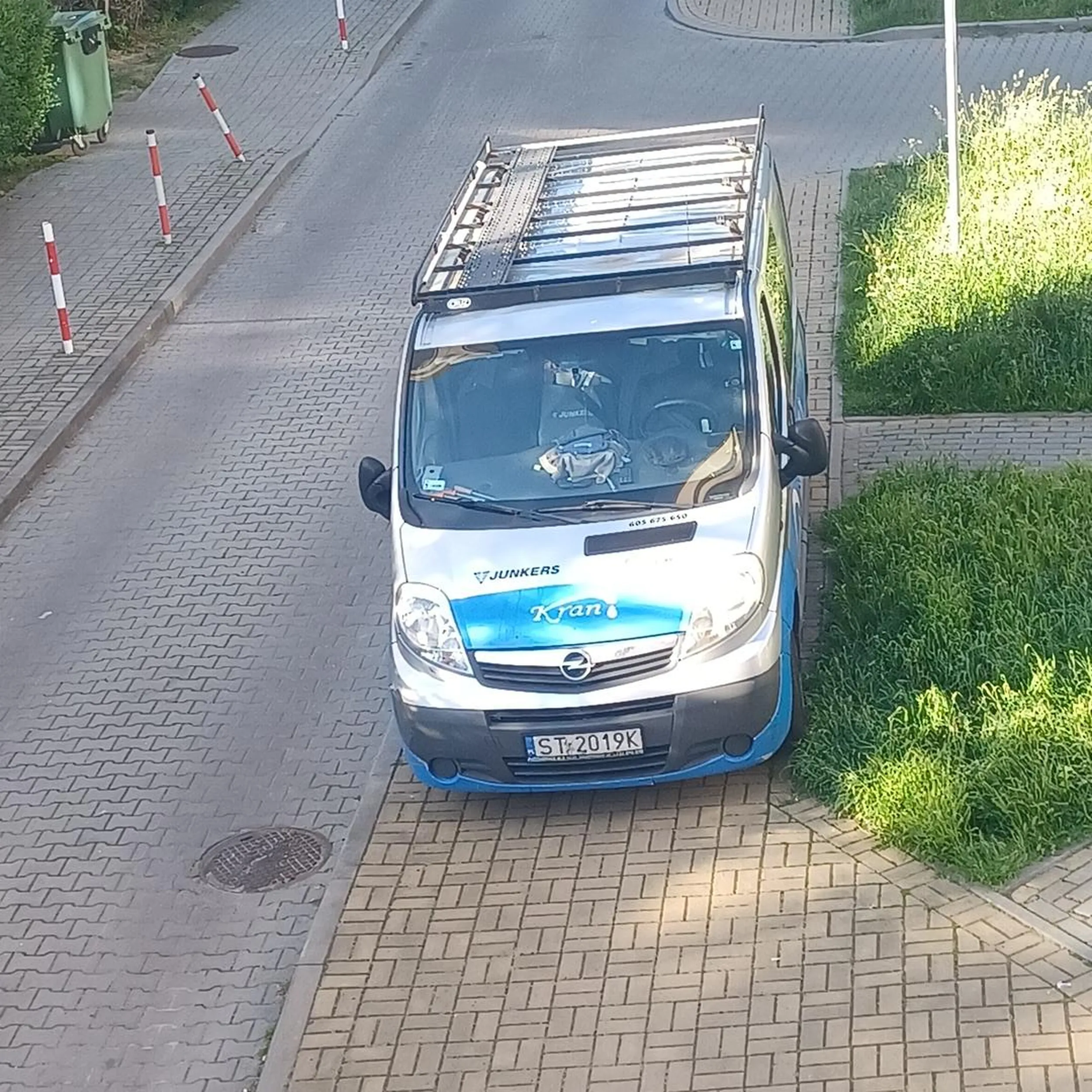 Mietki z polecenia na olx zablokowali cały chodnik ?