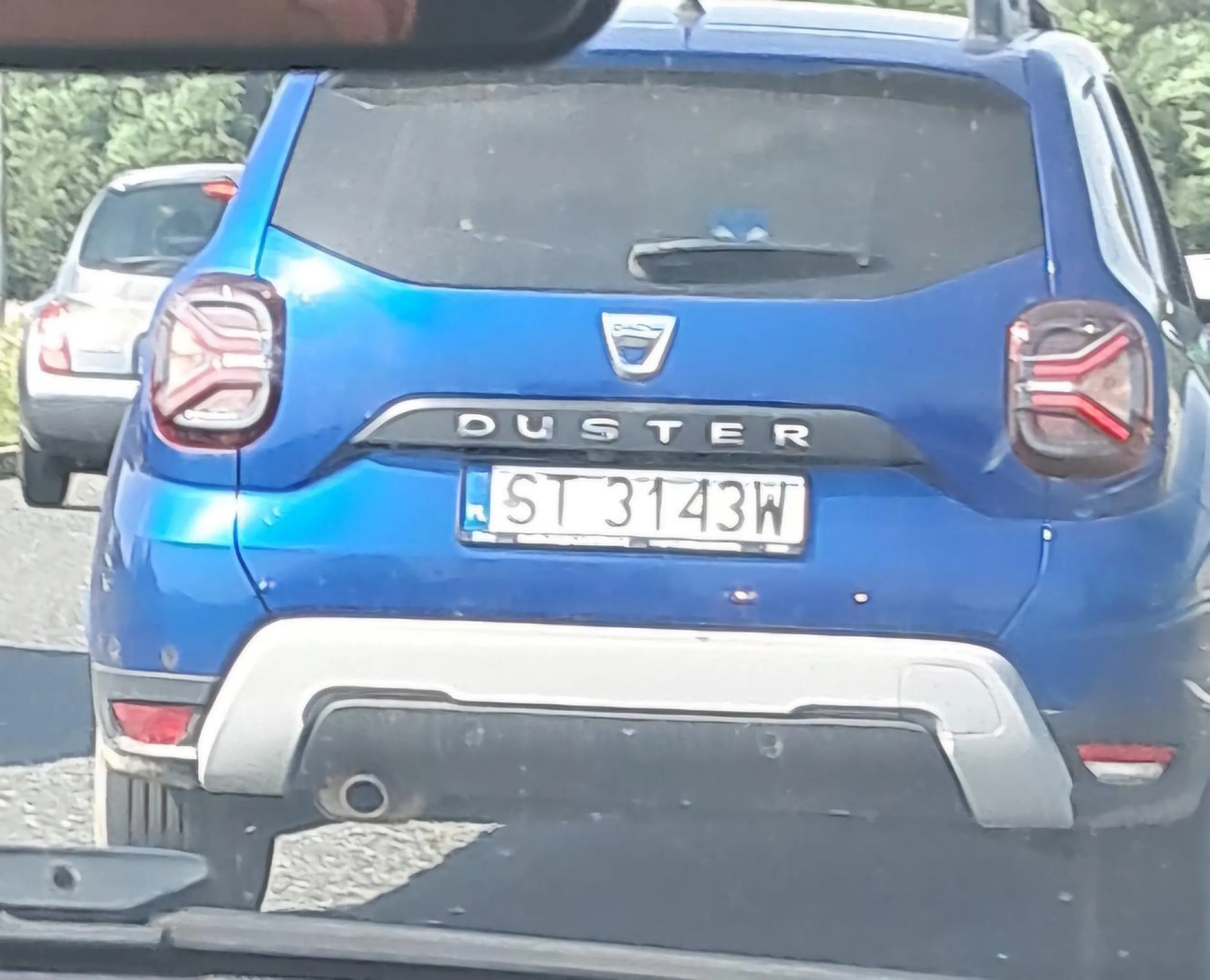 Na zjeździe kierowca aura próbował się wepchnąć, po kilku nieudanych próbach wyszedł z auta i zagroził mi pobiciem, chory typ