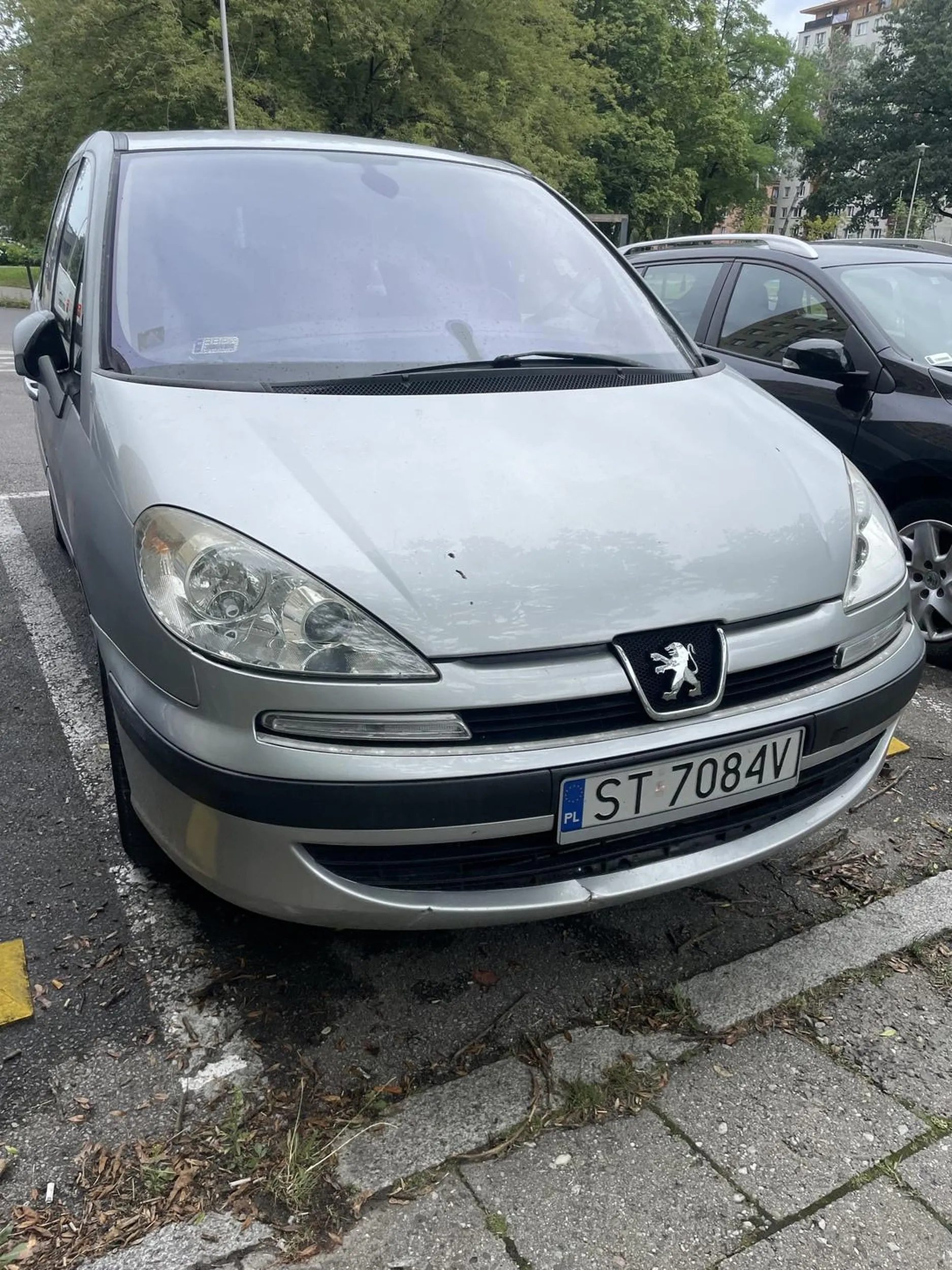 Ogarnij swoją wielką jak szafa żonkę, która z całym impetem przywaliła mi w samochód drzwiami. Siedziałem w środku, i nawet przepraszam nie usłyszałem. Mam nadzieję że kiedyś gdzieś spotkam twoje auto  :)