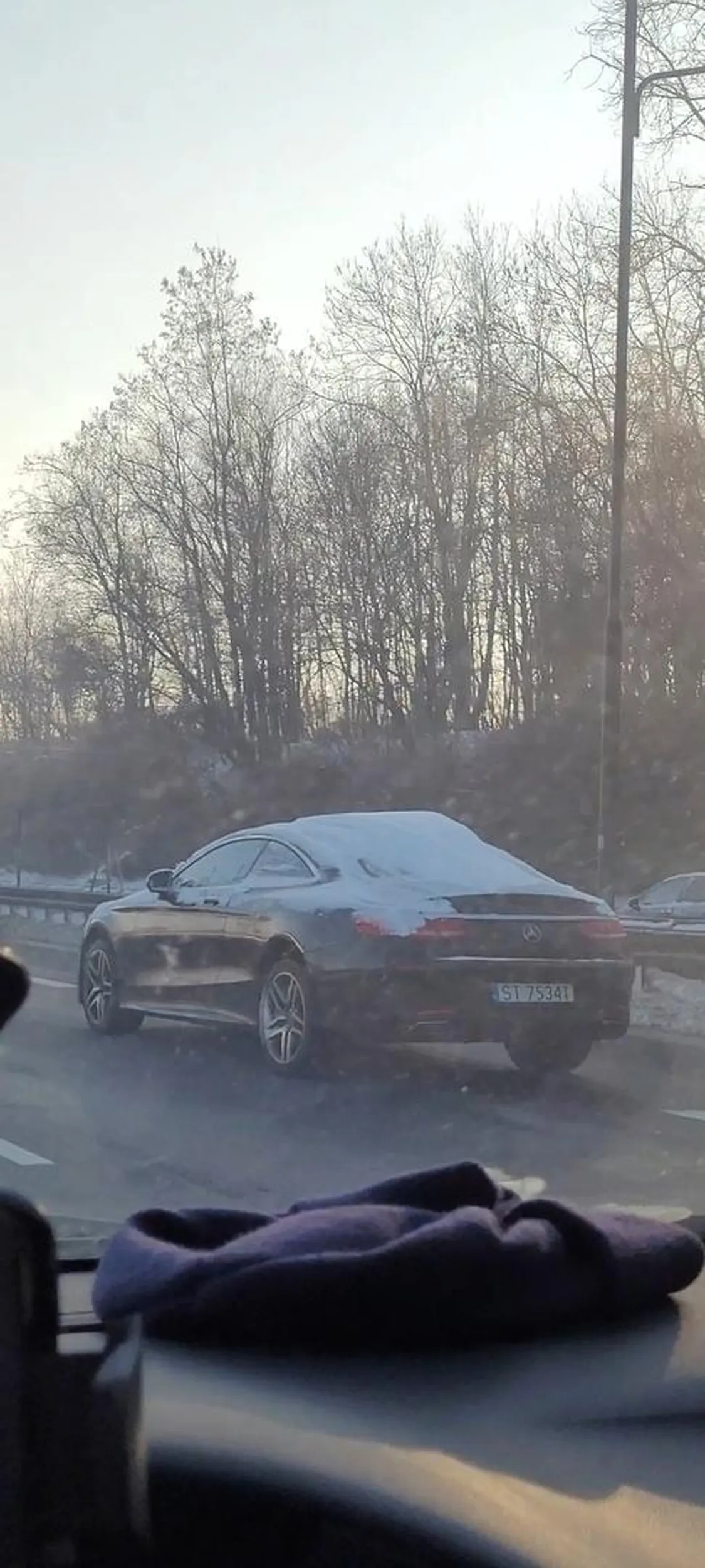 Bananowcu w mercolu co w czipsach prawko wygrał jak nawet pojazdu odsnieżyć nie potrafisz, jak jechałes A4 130km/h to chmura śniegu za Tobą się ciągnęła