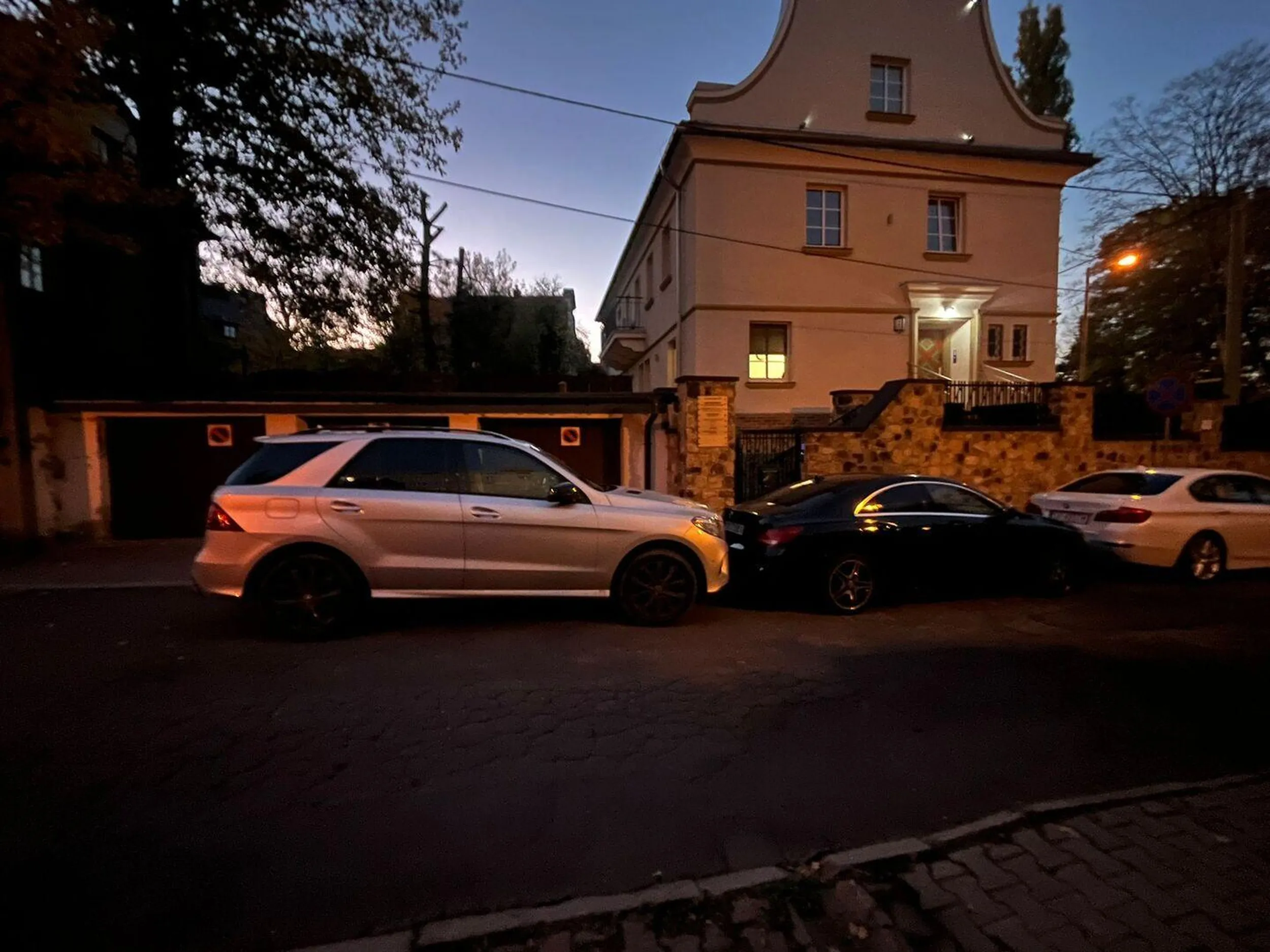 Gratulacje zablokowania oraz wjazdu do prywatnych garaży