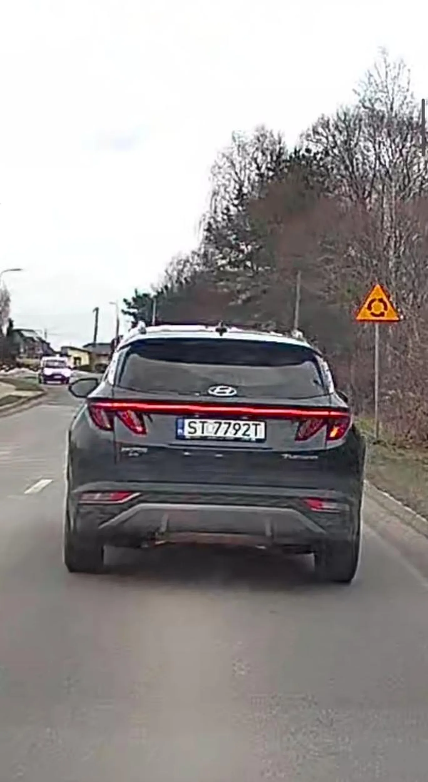 Uwaga na skurwiela próbuje wymusić stłuczki na prostej drodze losowo zatrzymuje się w miejscu bez powodu